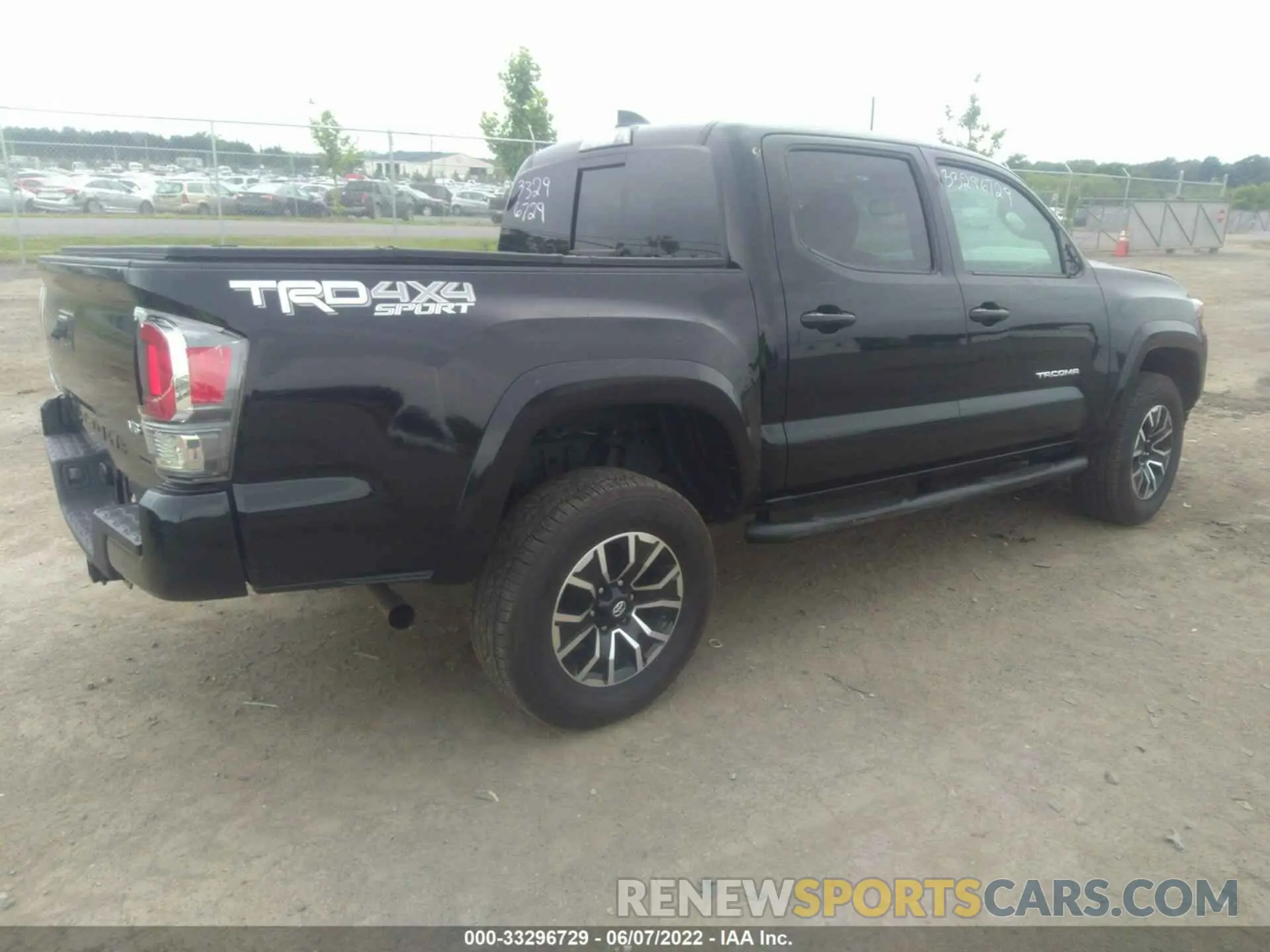 4 fotografías del automóvil dañado 3TMCZ5AN0MM394399 TOYOTA TACOMA 4WD 2021