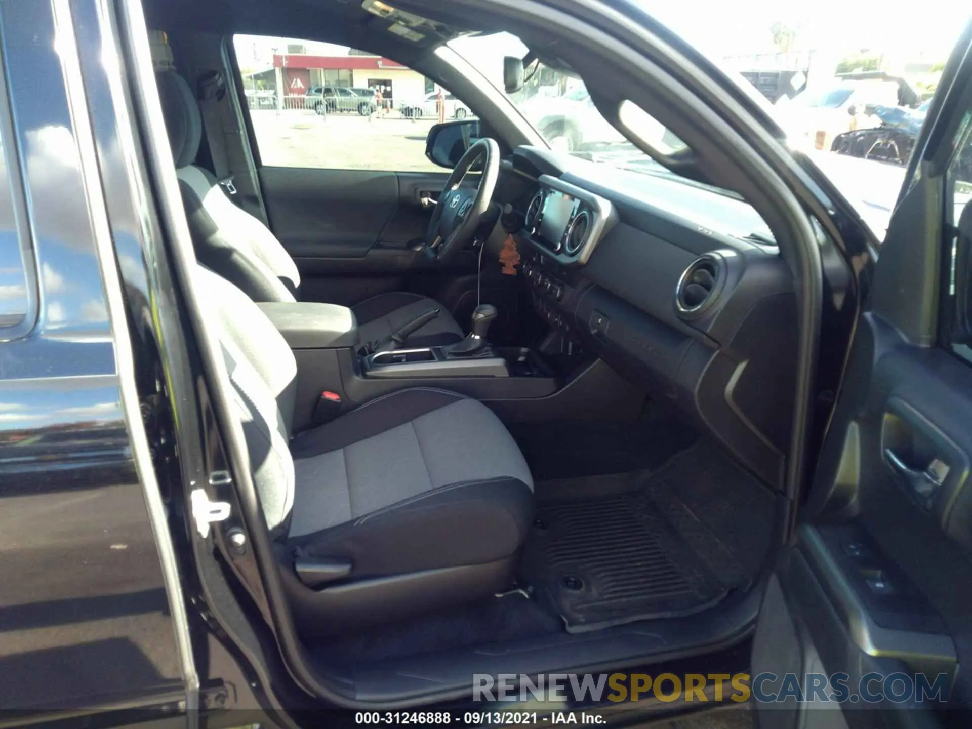 5 fotografías del automóvil dañado 3TMCZ5AN0MM408706 TOYOTA TACOMA 4WD 2021