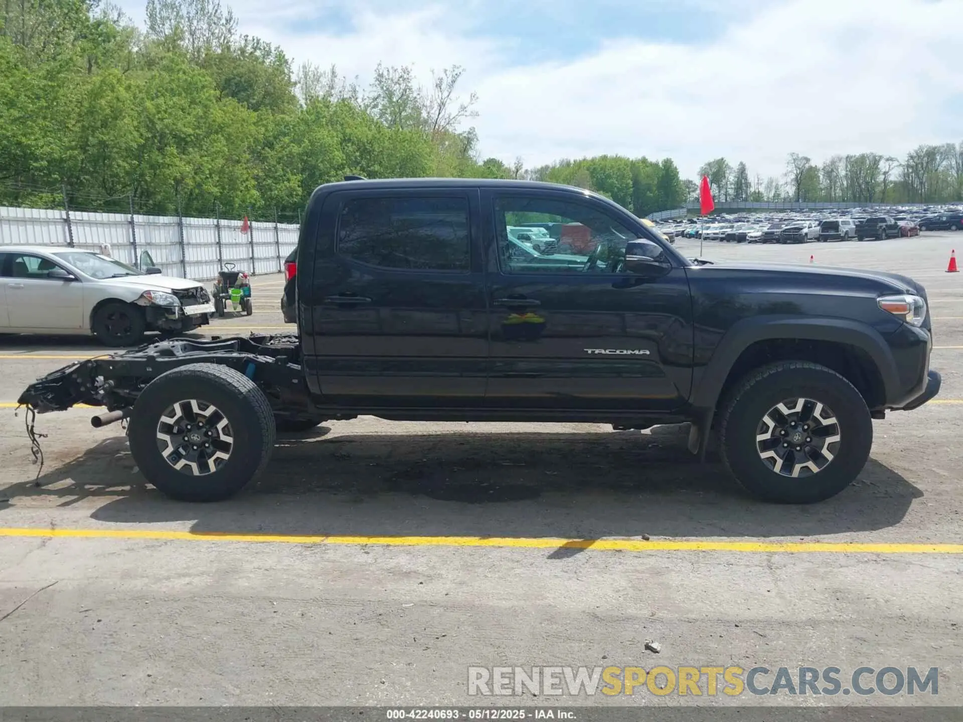 14 fotografías del automóvil dañado 3TMCZ5AN0MM417261 TOYOTA TACOMA 4WD 2021