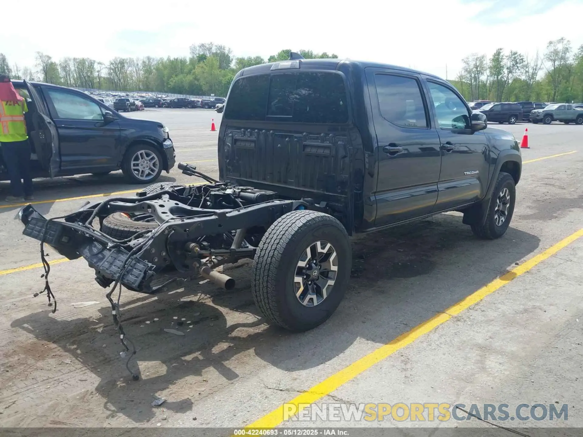 4 fotografías del automóvil dañado 3TMCZ5AN0MM417261 TOYOTA TACOMA 4WD 2021