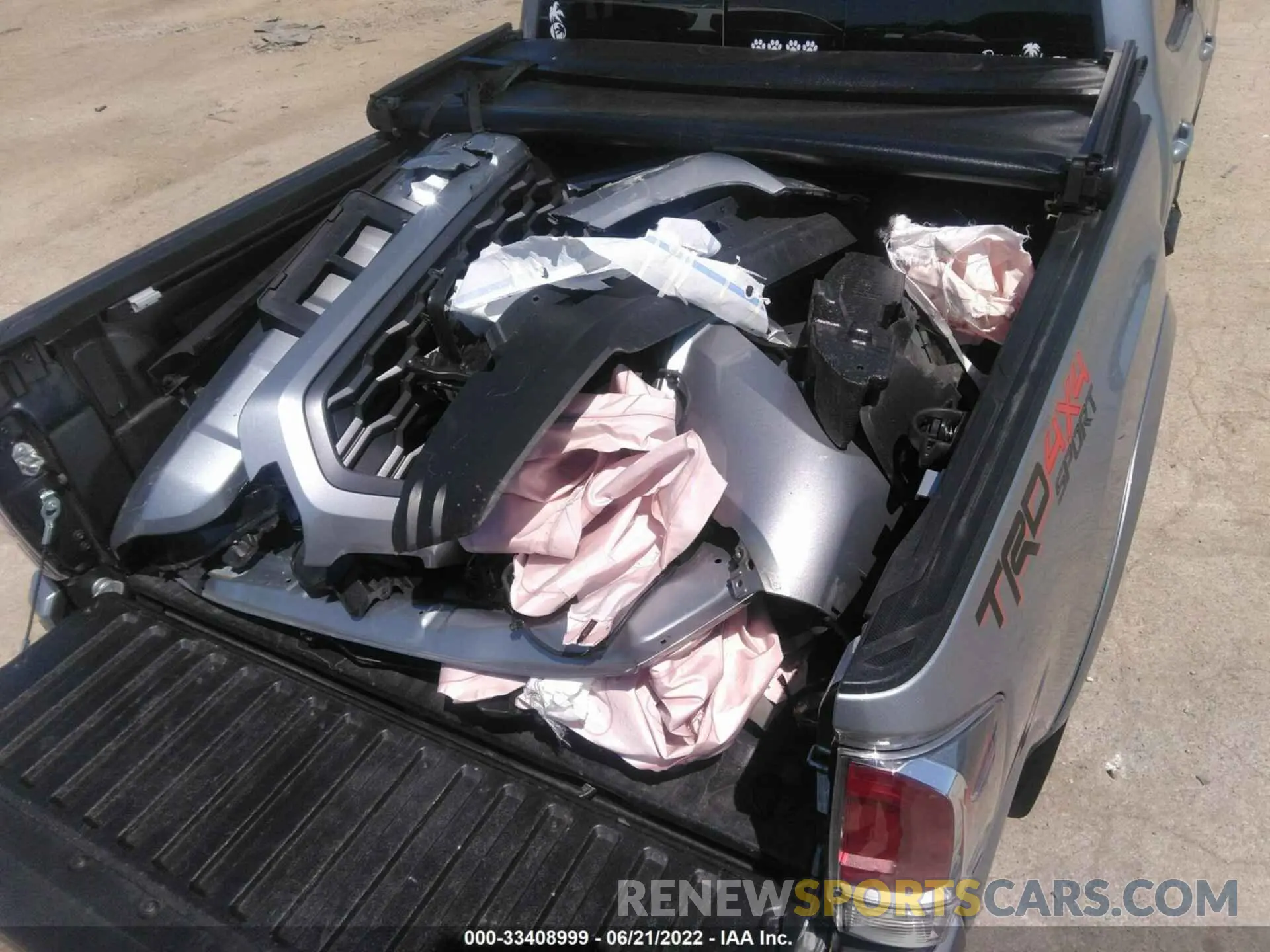 12 fotografías del automóvil dañado 3TMCZ5AN4MM371188 TOYOTA TACOMA 4WD 2021