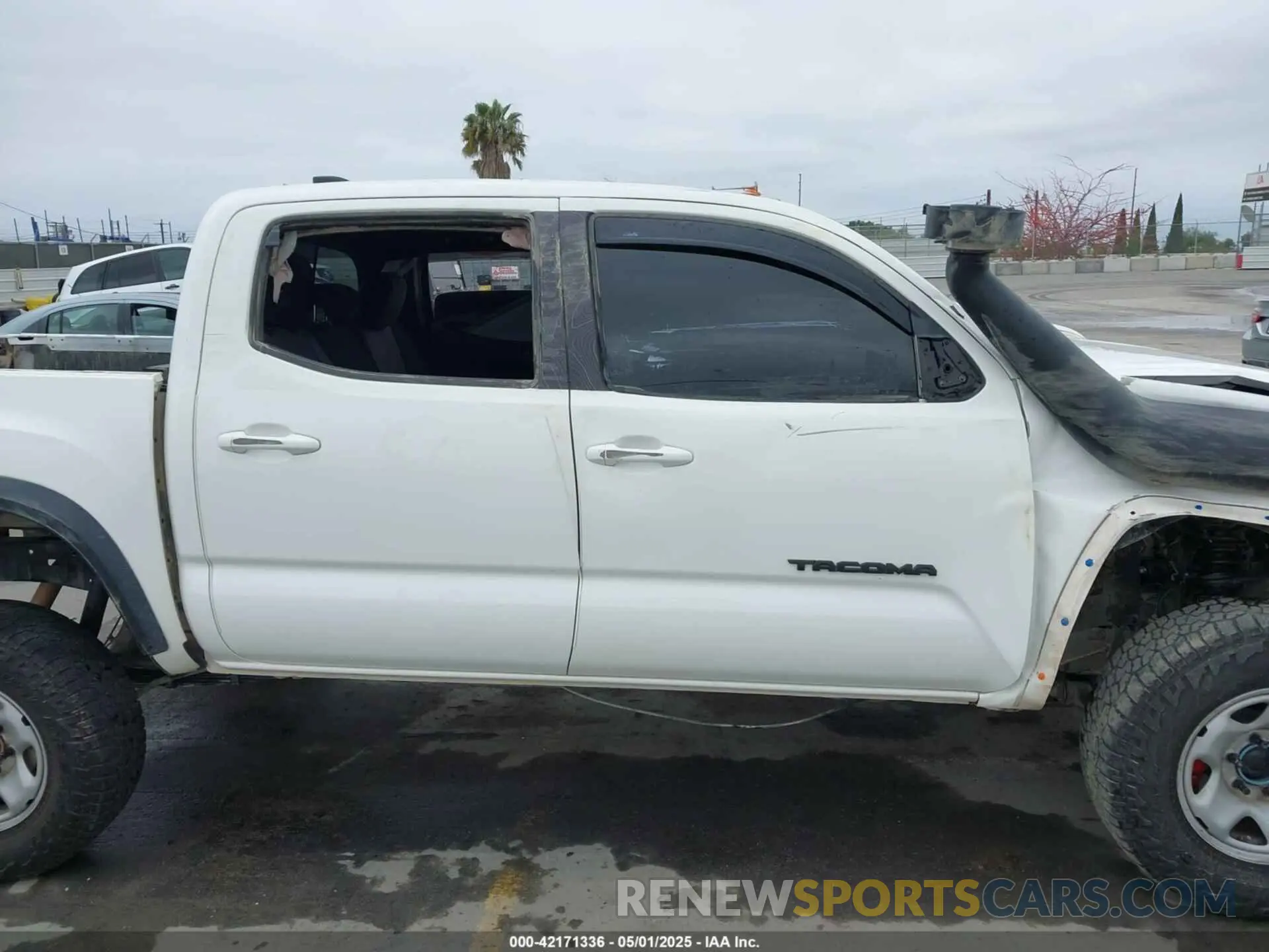 14 fotografías del automóvil dañado 3TMCZ5AN6MM417278 TOYOTA TACOMA 4WD 2021