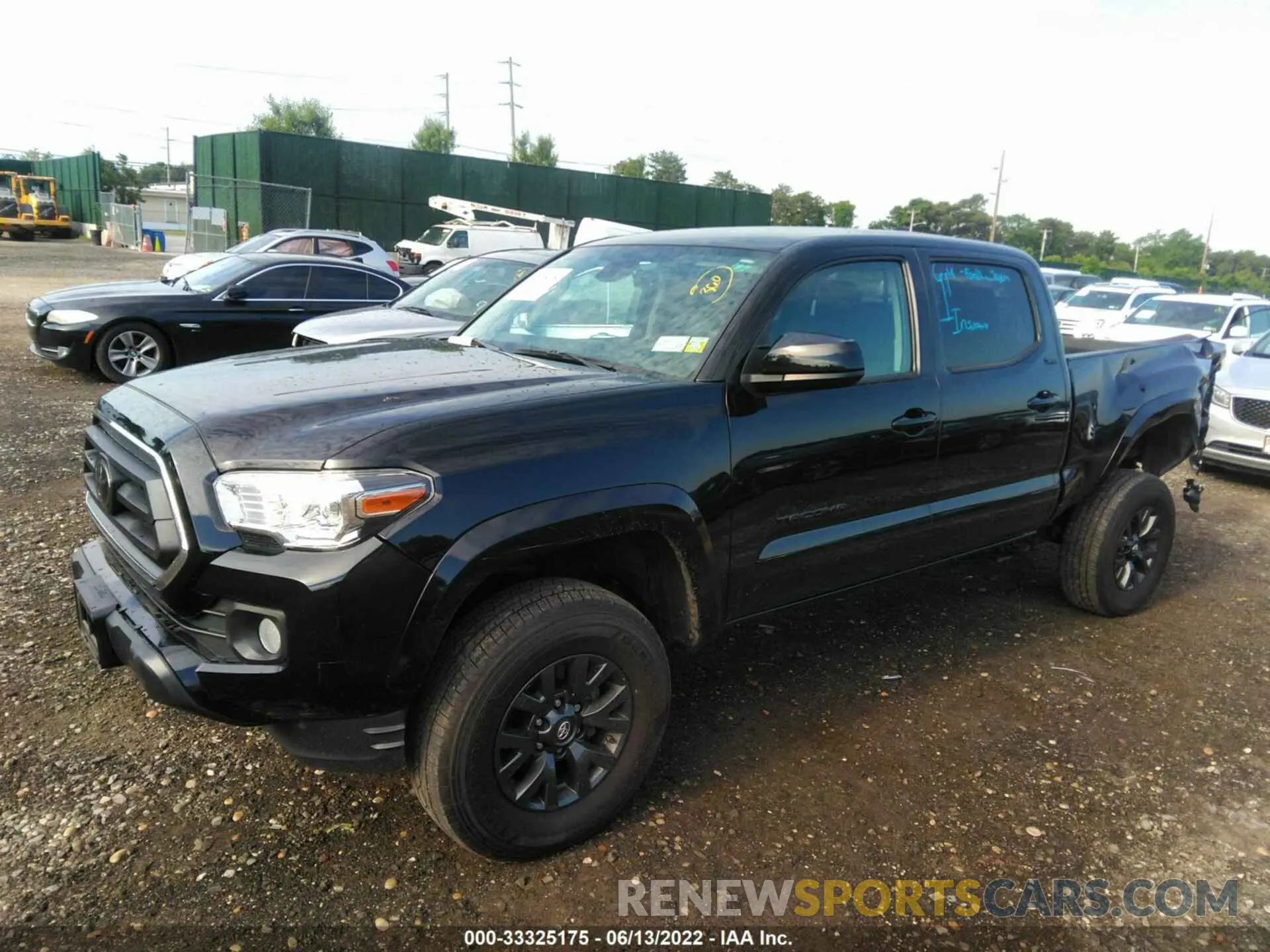 2 fotografías del automóvil dañado 3TYDZ5BN3MT001325 TOYOTA TACOMA 4WD 2021