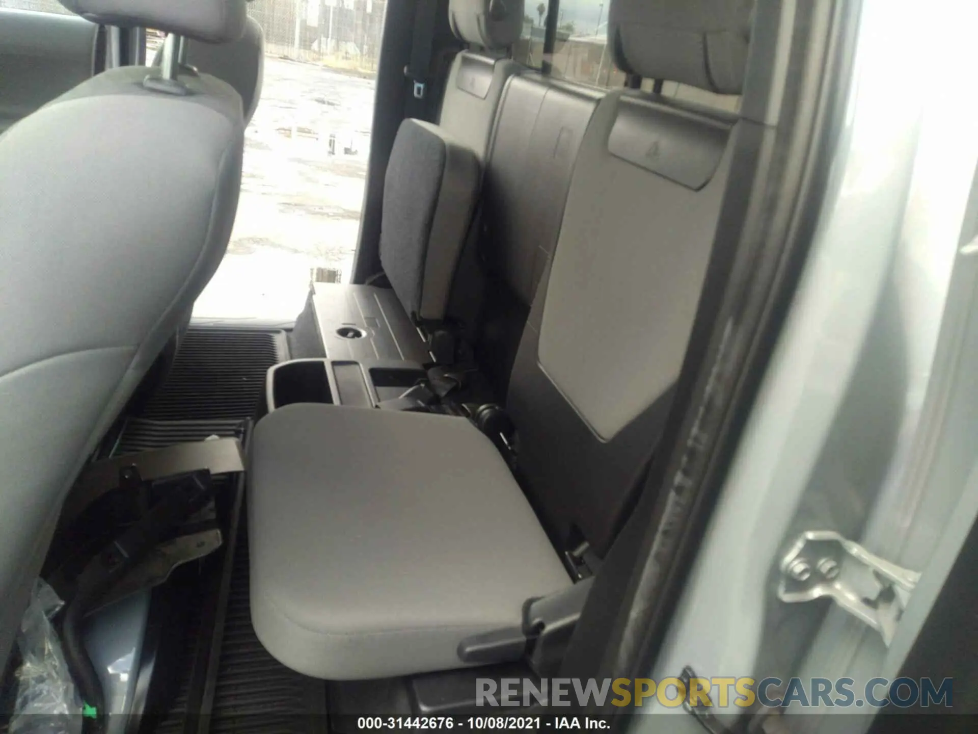 8 fotografías del automóvil dañado 3TYSZ5AN1MT036549 TOYOTA TACOMA 4WD 2021