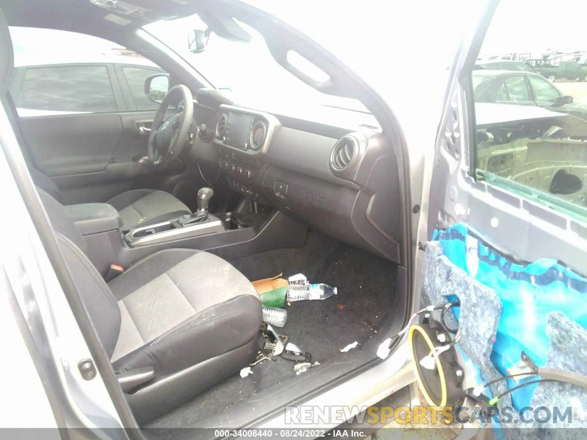 5 fotografías del automóvil dañado 5TFCZ5AN2MX277501 TOYOTA TACOMA 4WD 2021