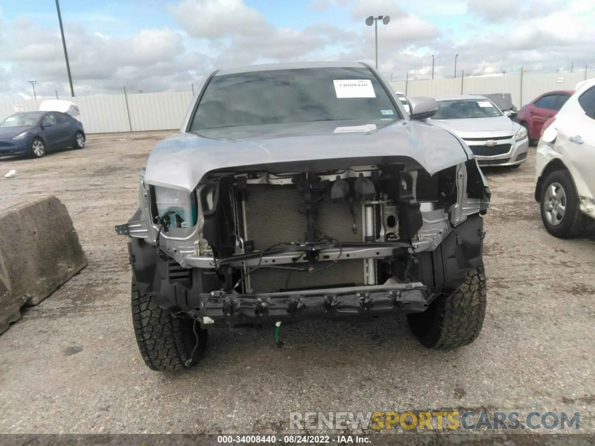 6 fotografías del automóvil dañado 5TFCZ5AN2MX277501 TOYOTA TACOMA 4WD 2021