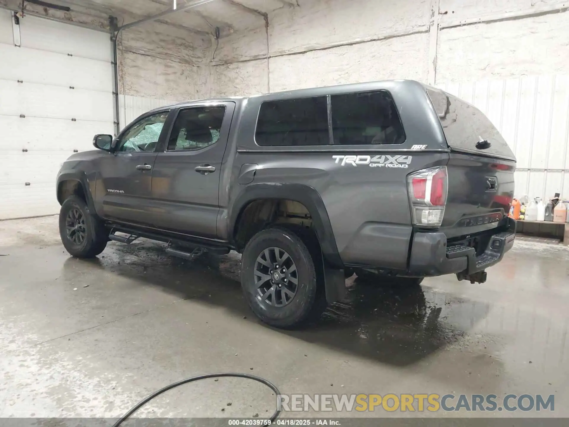 3 fotografías del automóvil dañado 5TFCZ5AN3MX257483 TOYOTA TACOMA 4WD 2021