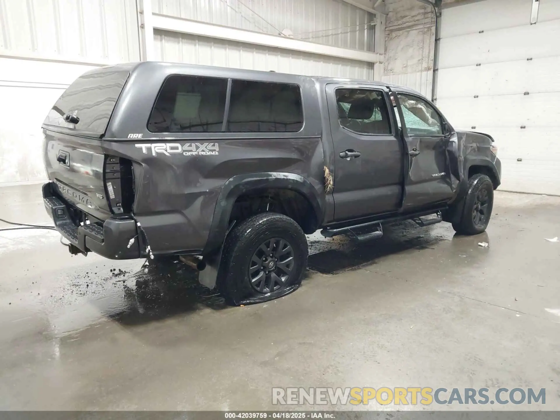 4 fotografías del automóvil dañado 5TFCZ5AN3MX257483 TOYOTA TACOMA 4WD 2021