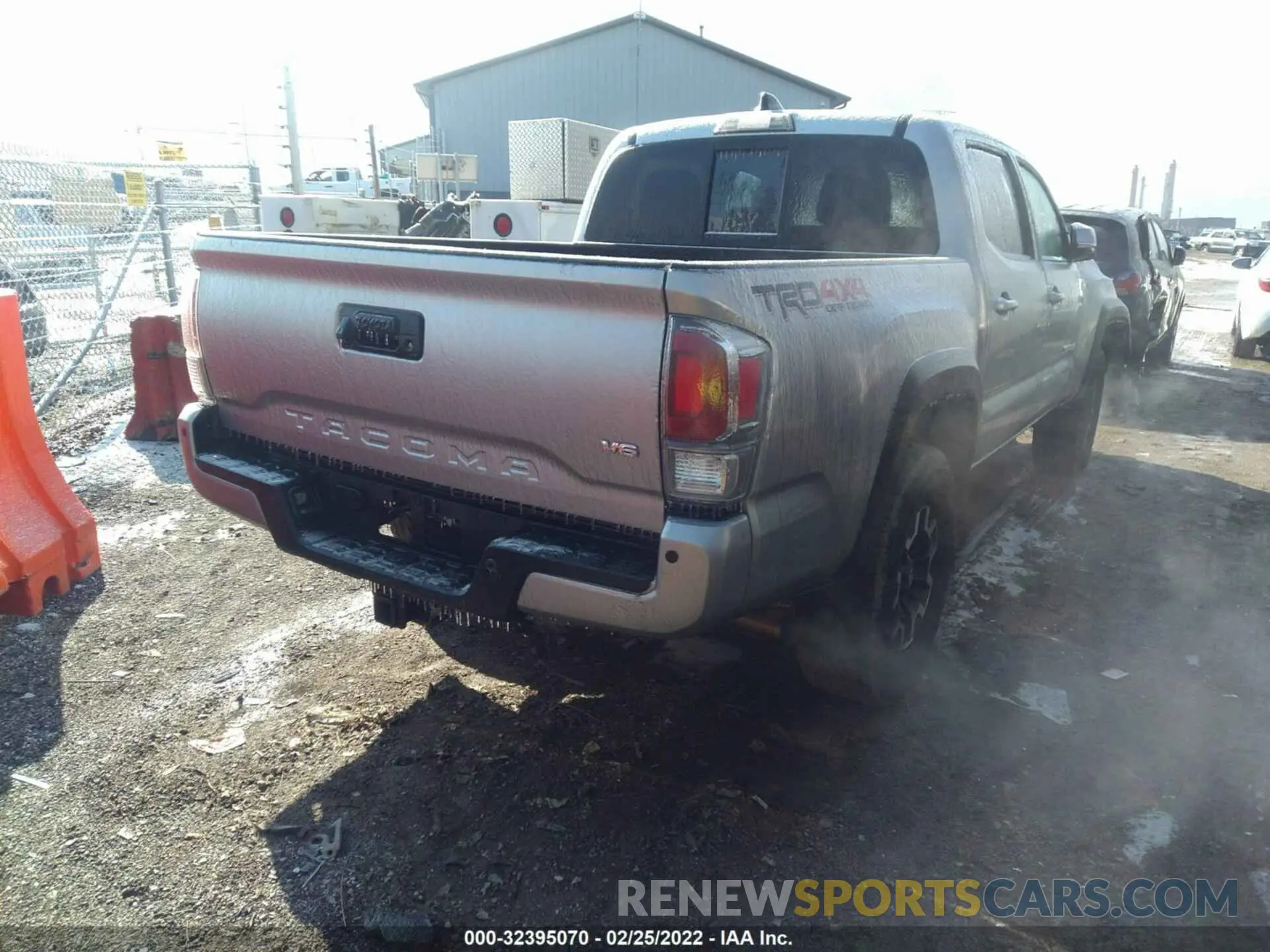 4 fotografías del automóvil dañado 5TFCZ5AN8MX264056 TOYOTA TACOMA 4WD 2021