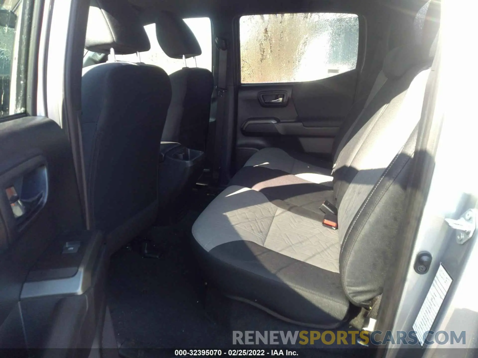 8 fotografías del automóvil dañado 5TFCZ5AN8MX264056 TOYOTA TACOMA 4WD 2021