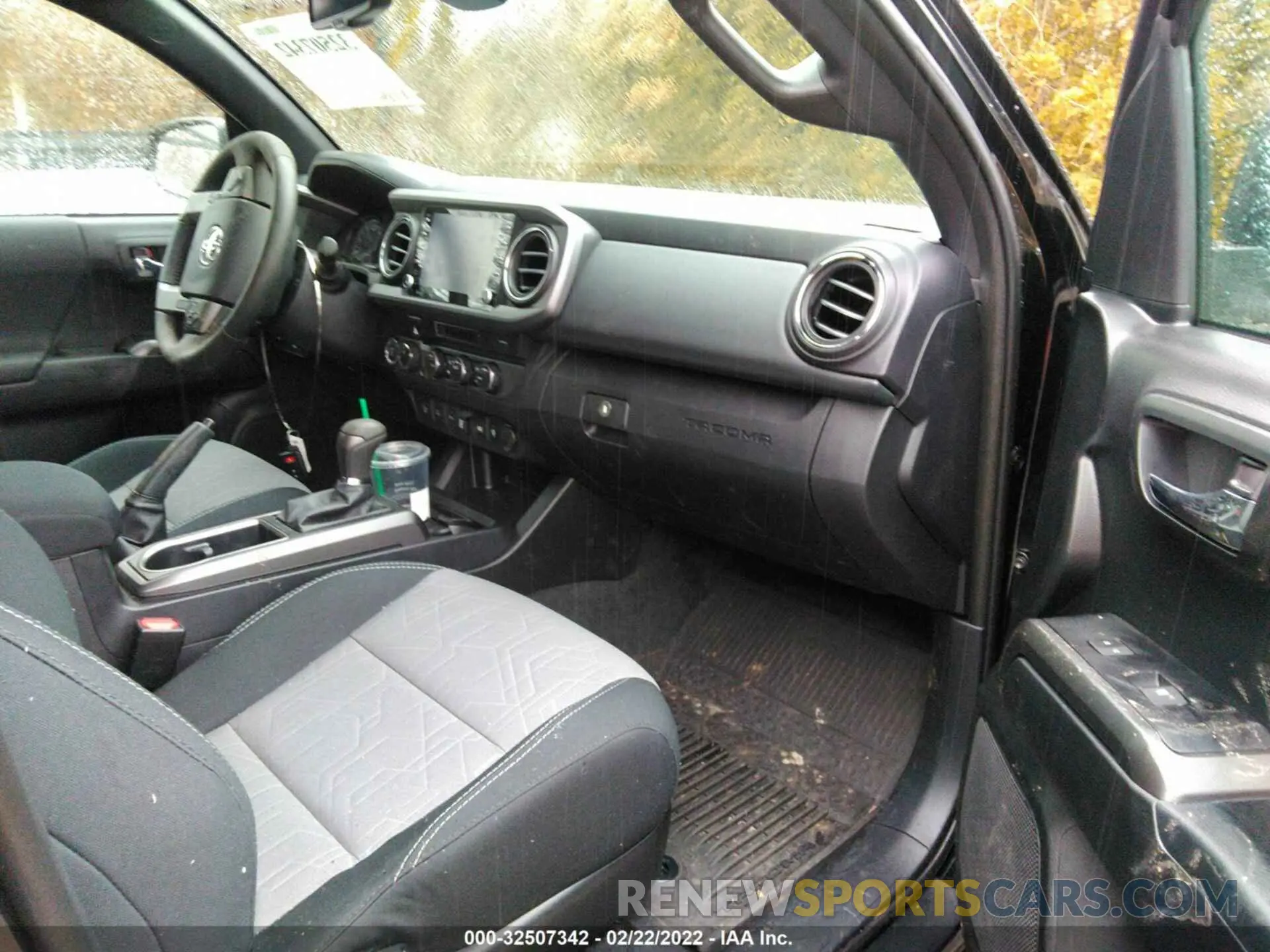 5 fotografías del automóvil dañado 3TMCZ5AN0NM465859 TOYOTA TACOMA 4WD 2022