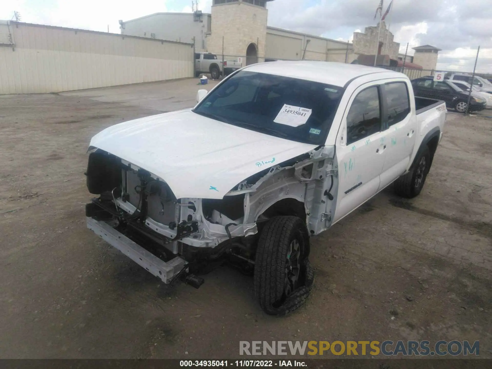 2 fotografías del automóvil dañado 3TMCZ5AN7NM516001 TOYOTA TACOMA 4WD 2022