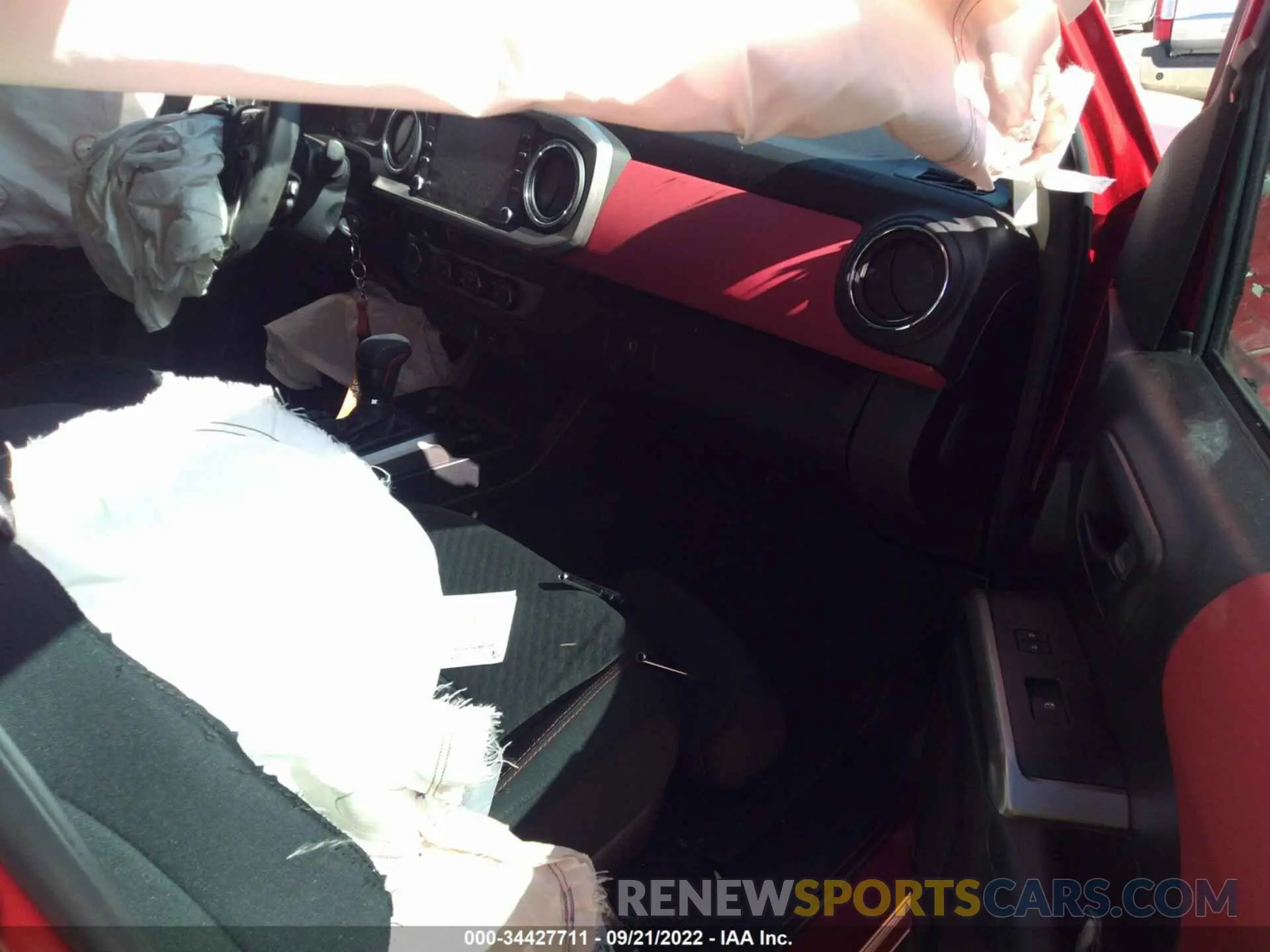 5 fotografías del automóvil dañado 3TMCZ5AN8NM508845 TOYOTA TACOMA 4WD 2022