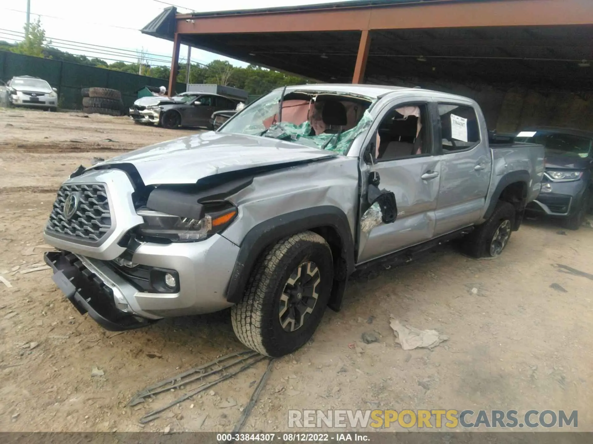 2 fotografías del automóvil dañado 3TYCZ5AN7NT073062 TOYOTA TACOMA 4WD 2022