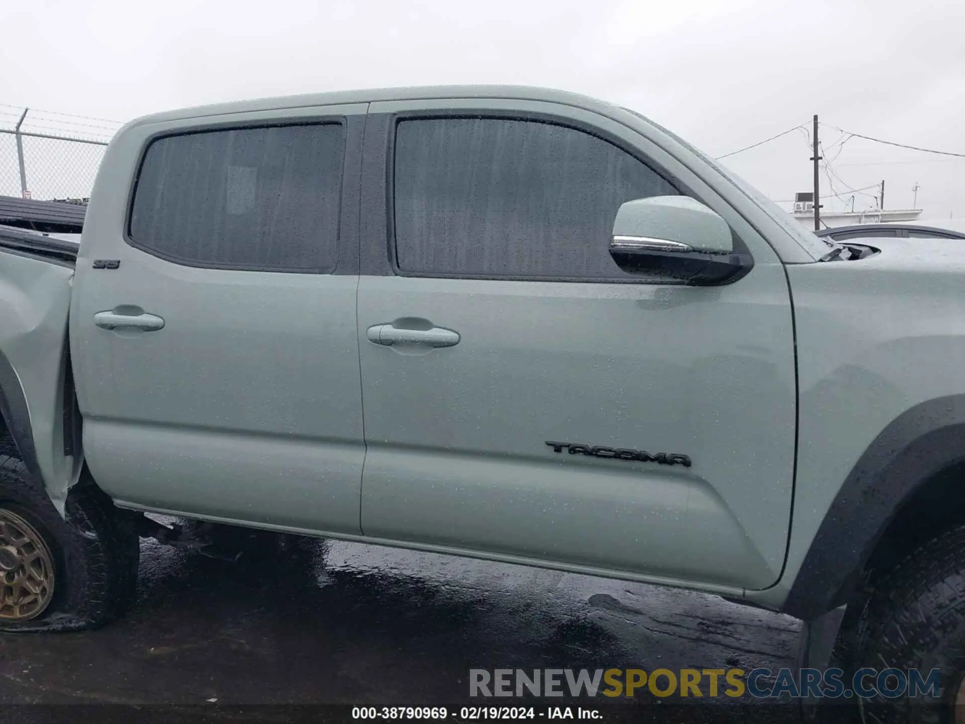 13 fotografías del automóvil dañado 3TMCZ5AN7PM612956 TOYOTA TACOMA 4WD 2023