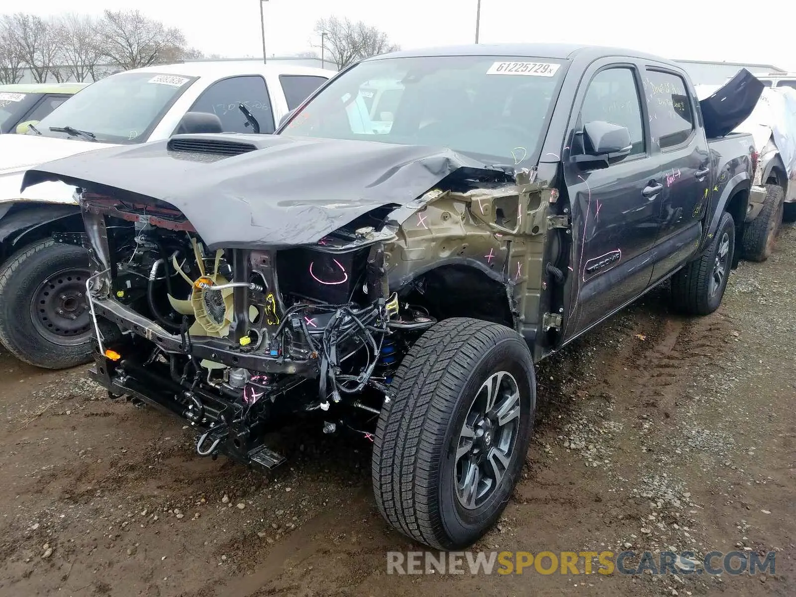 2 fotografías del automóvil dañado 3TMAZ5CN7KM099558 TOYOTA TACOMA DOU 2019
