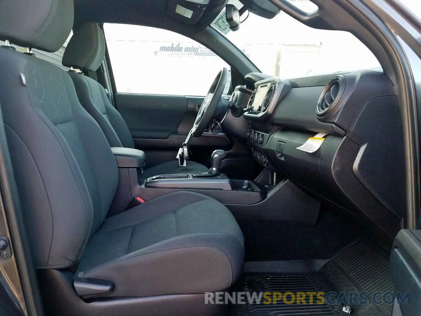 5 fotografías del automóvil dañado 3TMAZ5CN7KM099558 TOYOTA TACOMA DOU 2019