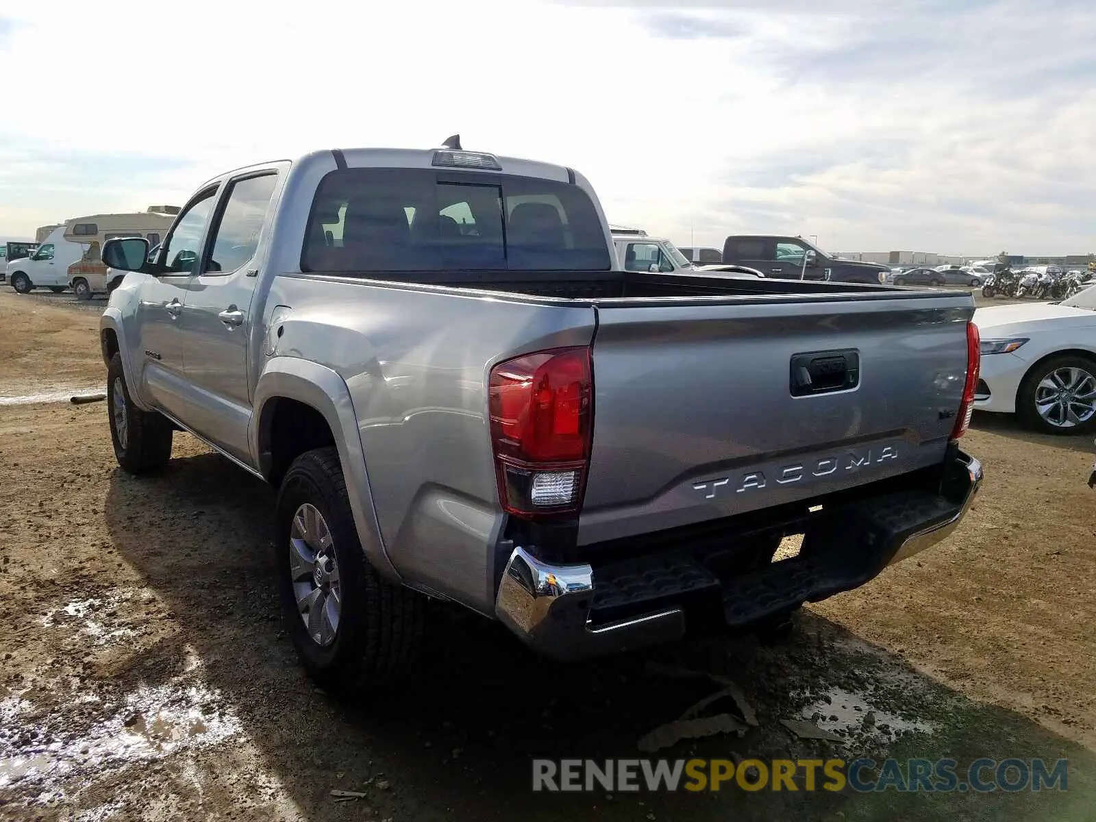 3 fotografías del automóvil dañado 3TMAZ5CN9KM106624 TOYOTA TACOMA DOU 2019