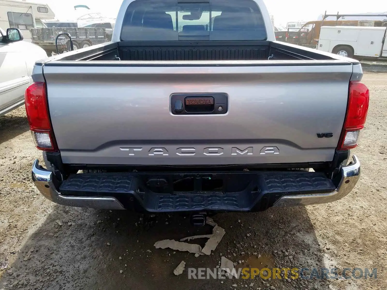 9 fotografías del automóvil dañado 3TMAZ5CN9KM106624 TOYOTA TACOMA DOU 2019