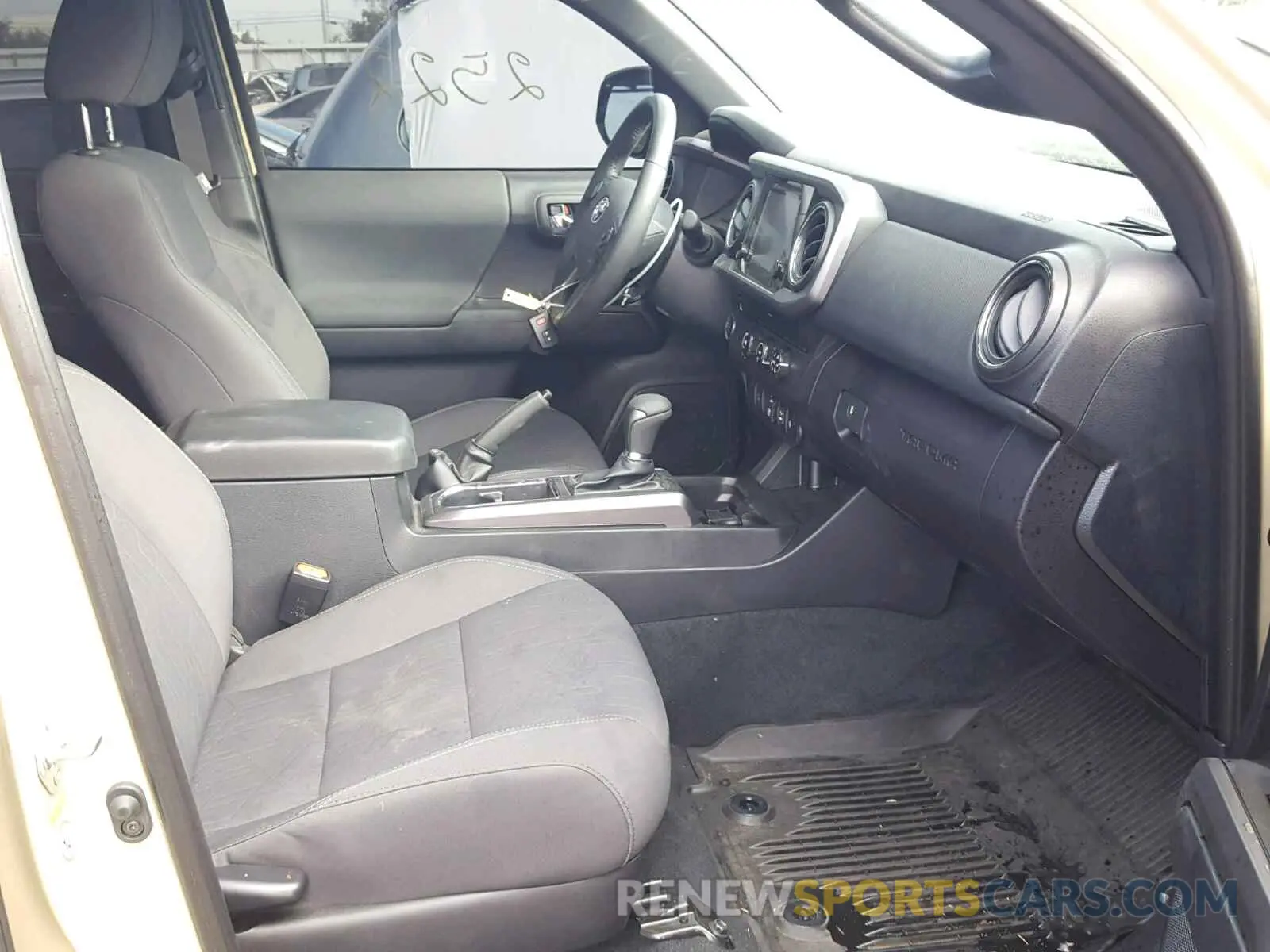 5 fotografías del automóvil dañado 3TMBZ5DN4KM017627 TOYOTA TACOMA DOU 2019
