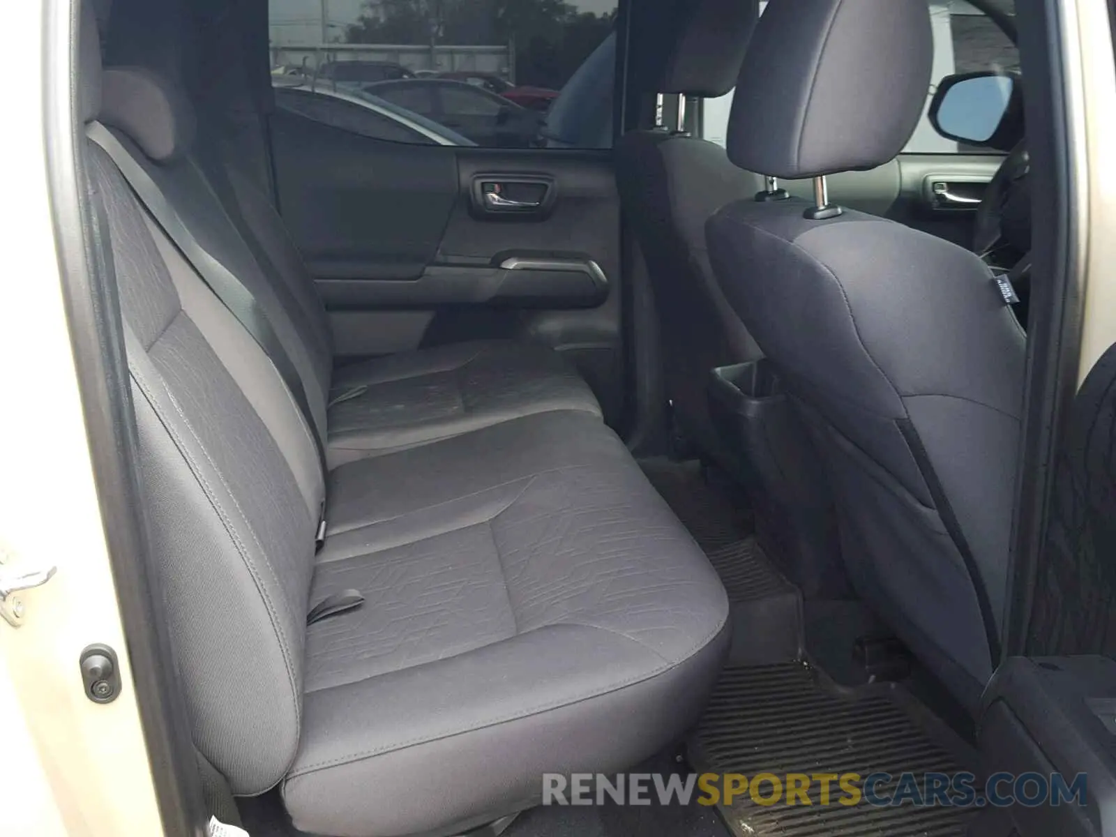 6 fotografías del automóvil dañado 3TMBZ5DN4KM017627 TOYOTA TACOMA DOU 2019
