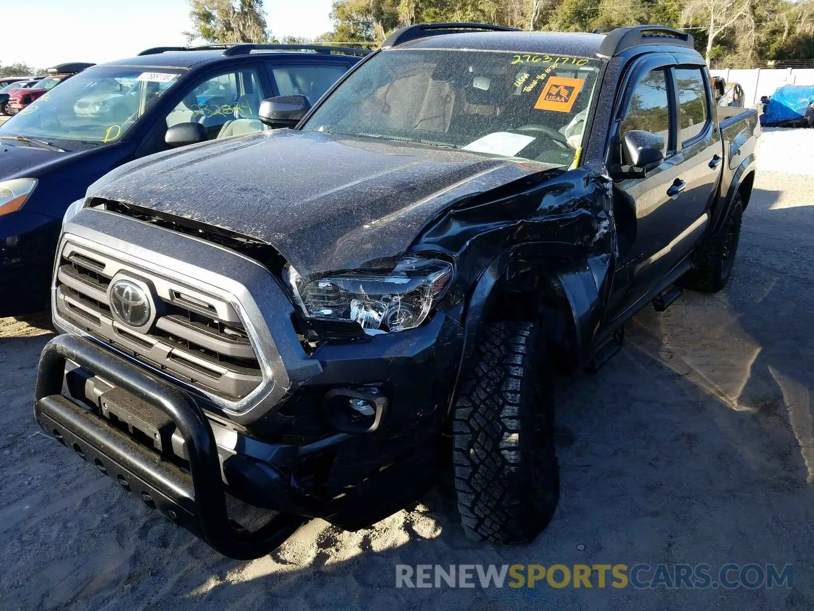 2 fotografías del automóvil dañado 3TMCZ5AN1KM260174 TOYOTA TACOMA DOU 2019