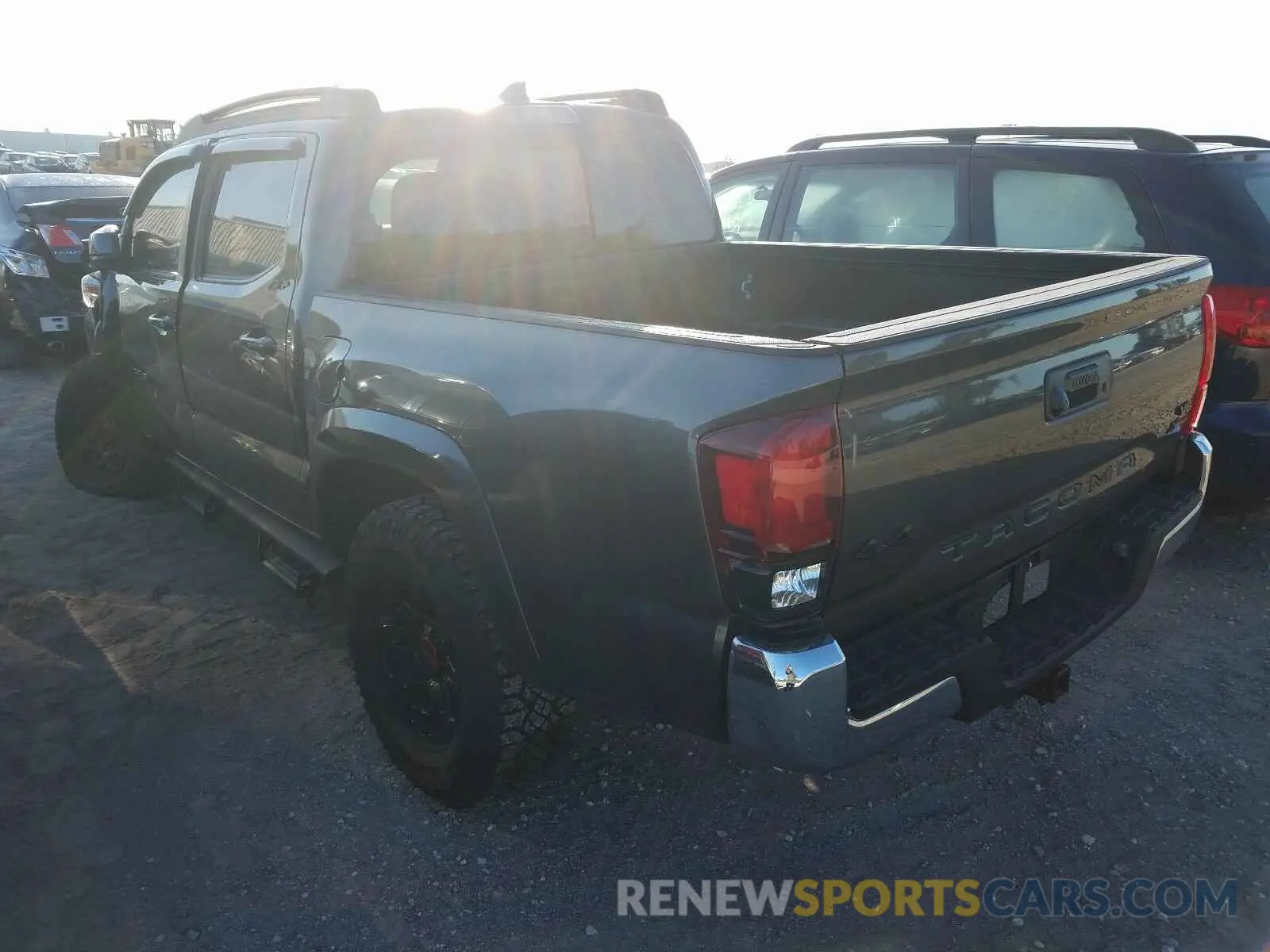3 fotografías del automóvil dañado 3TMCZ5AN1KM260174 TOYOTA TACOMA DOU 2019