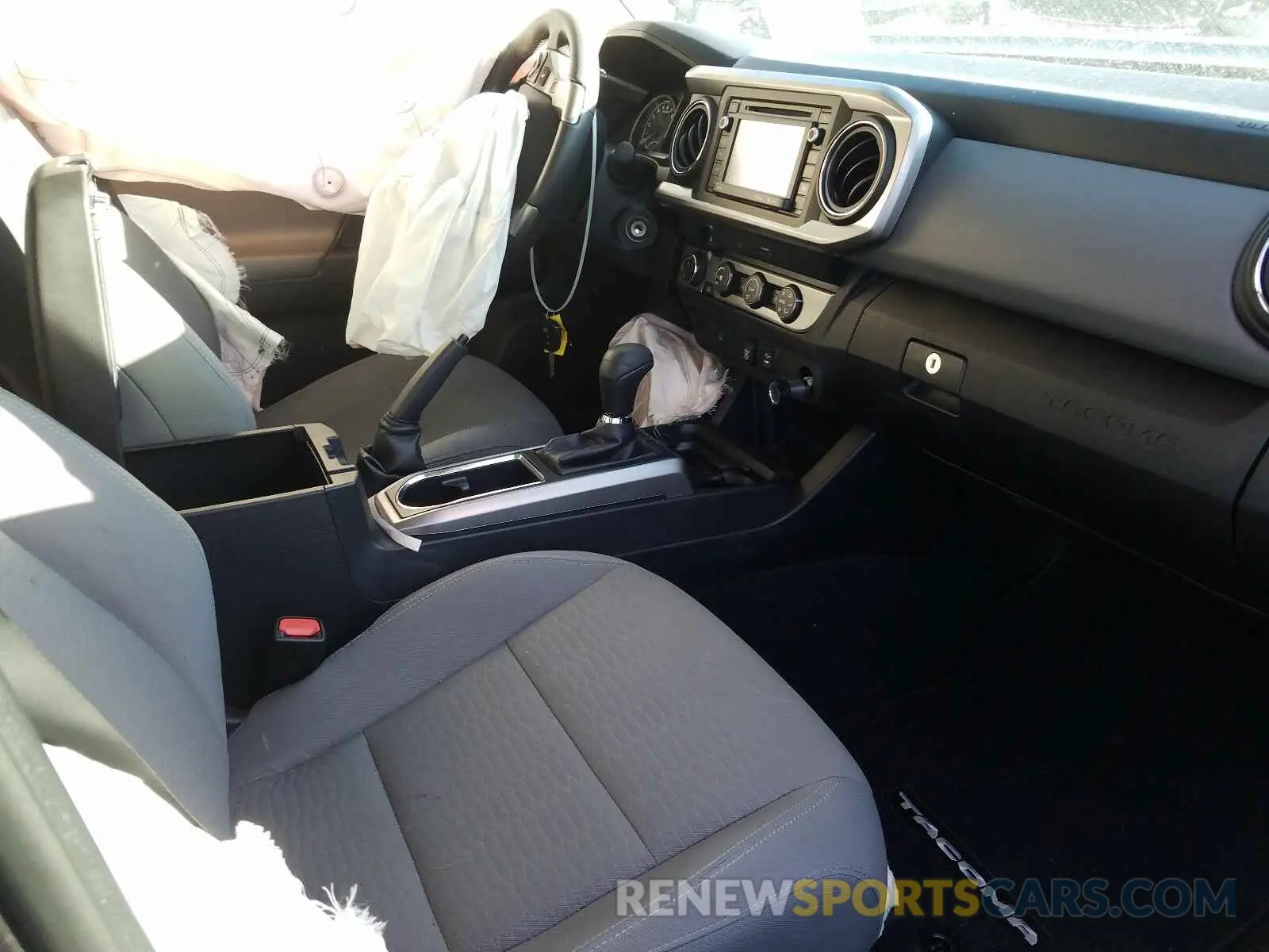 5 fotografías del automóvil dañado 3TMCZ5AN1KM260174 TOYOTA TACOMA DOU 2019