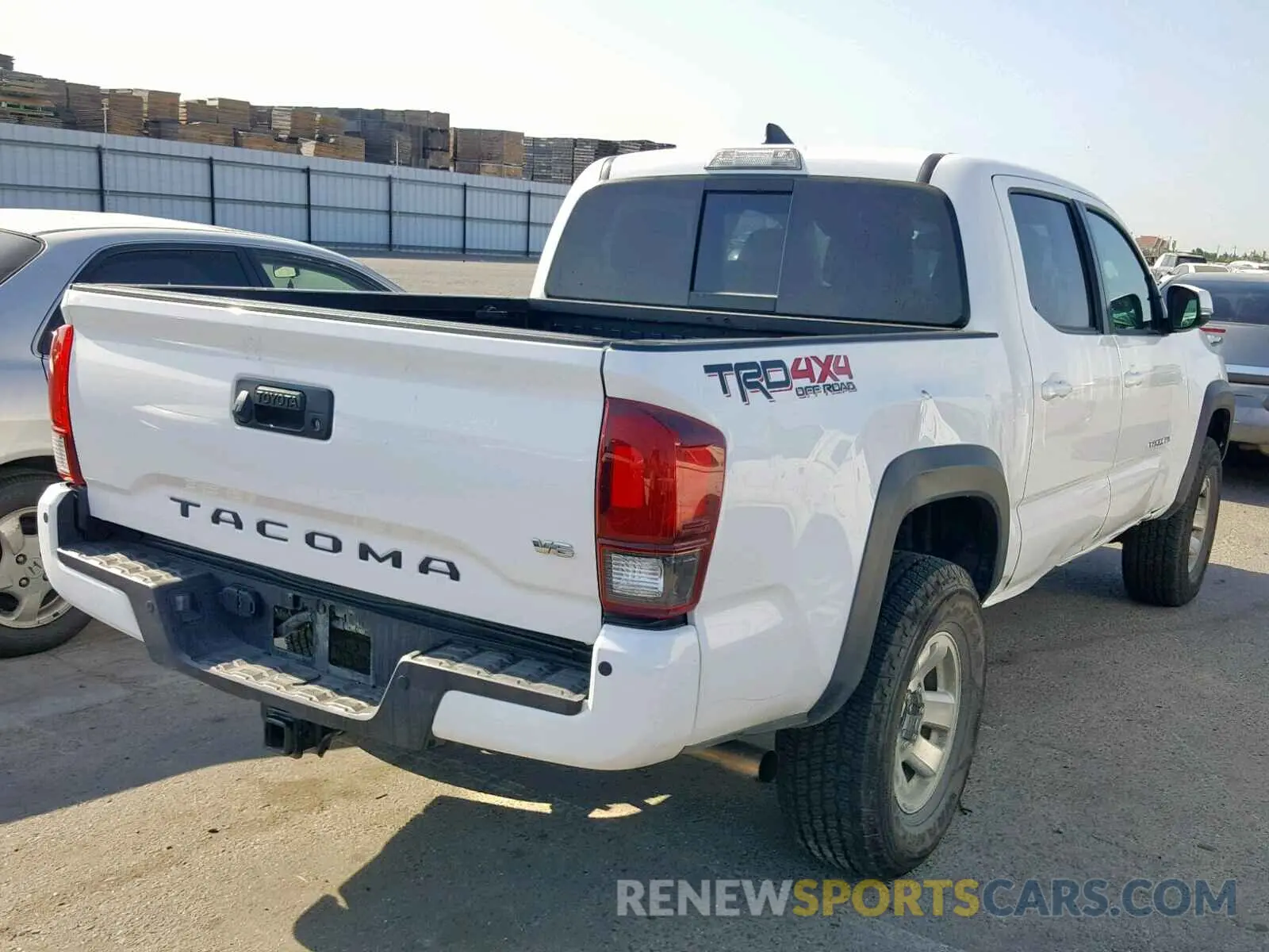 4 fotografías del automóvil dañado 3TMCZ5AN2KM194475 TOYOTA TACOMA DOU 2019