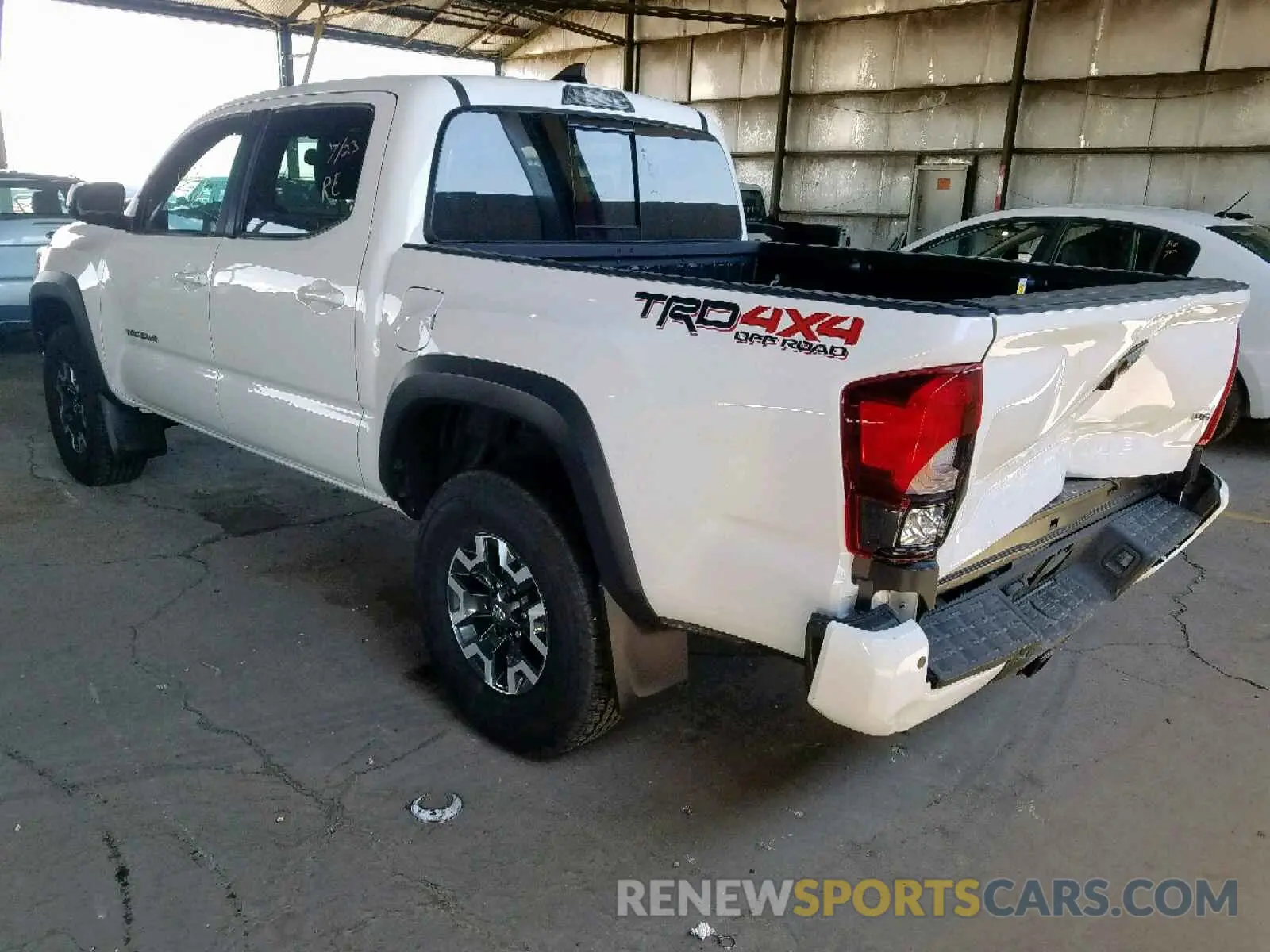 3 fotografías del automóvil dañado 3TMCZ5AN4KM239934 TOYOTA TACOMA DOU 2019