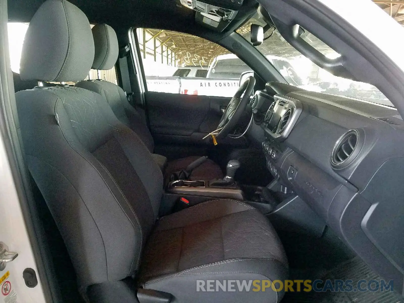 5 fotografías del automóvil dañado 3TMCZ5AN4KM239934 TOYOTA TACOMA DOU 2019