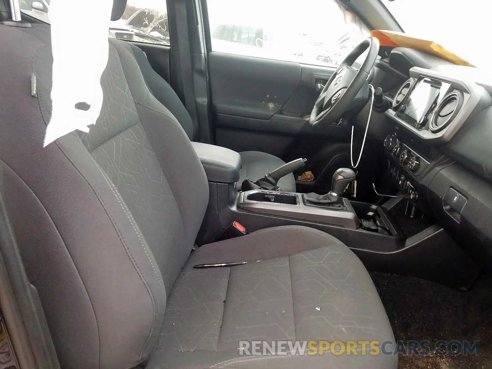 5 fotografías del automóvil dañado 3TMCZ5AN7KM214493 TOYOTA TACOMA DOU 2019