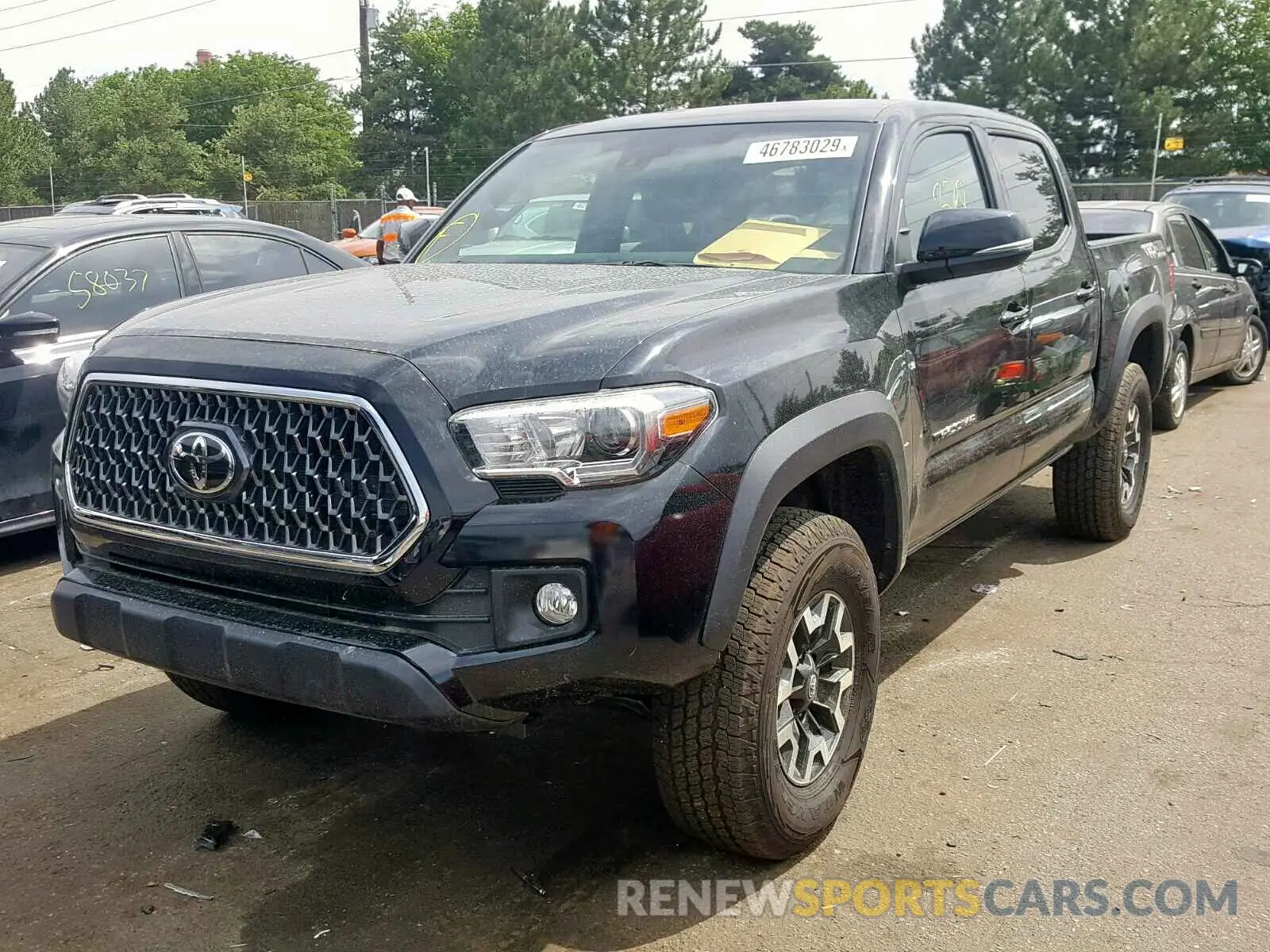 2 fotografías del automóvil dañado 3TMCZ5AN8KM261130 TOYOTA TACOMA DOU 2019