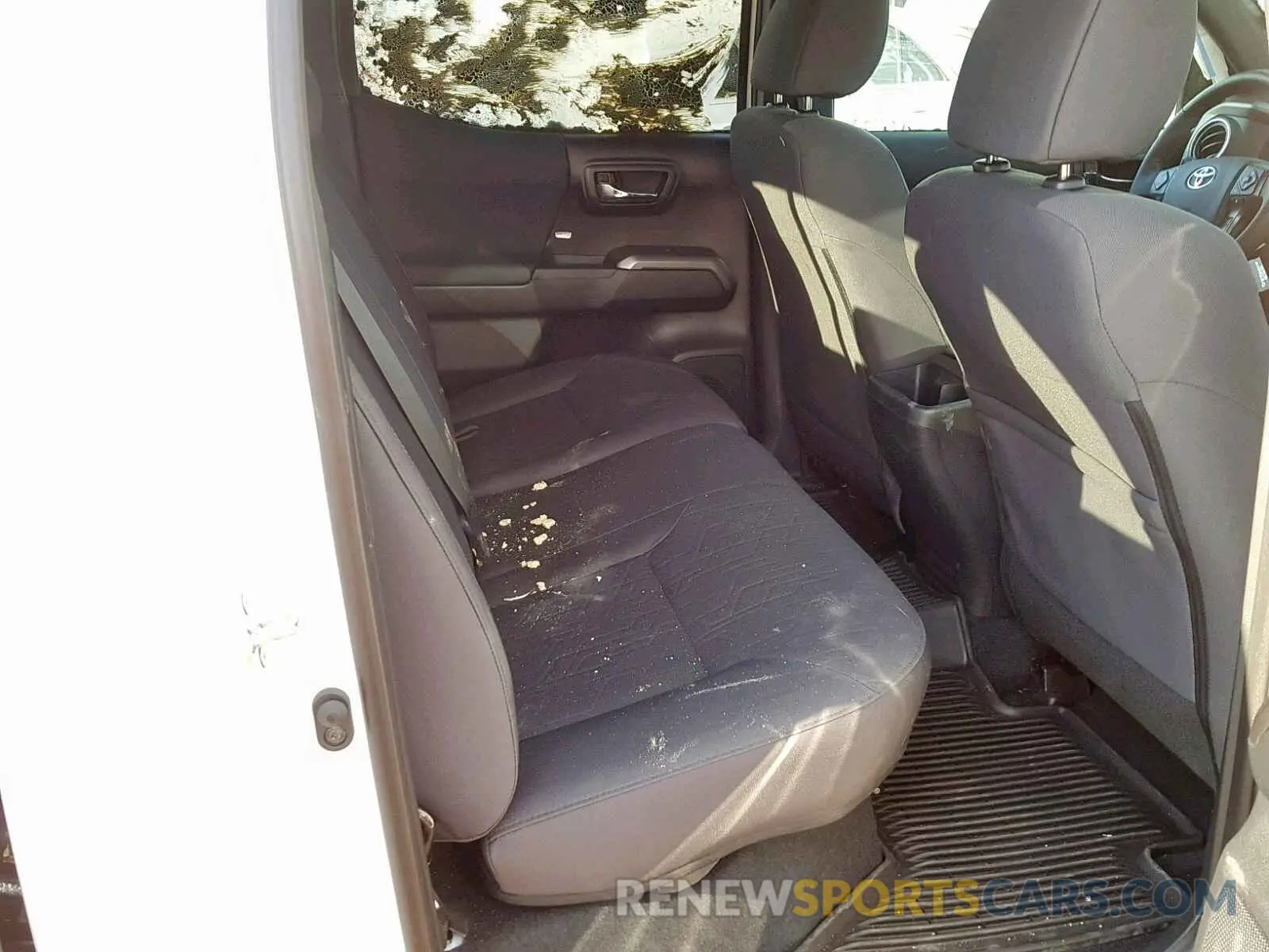 6 fotografías del automóvil dañado 3TMCZ5AN9KM195428 TOYOTA TACOMA DOU 2019