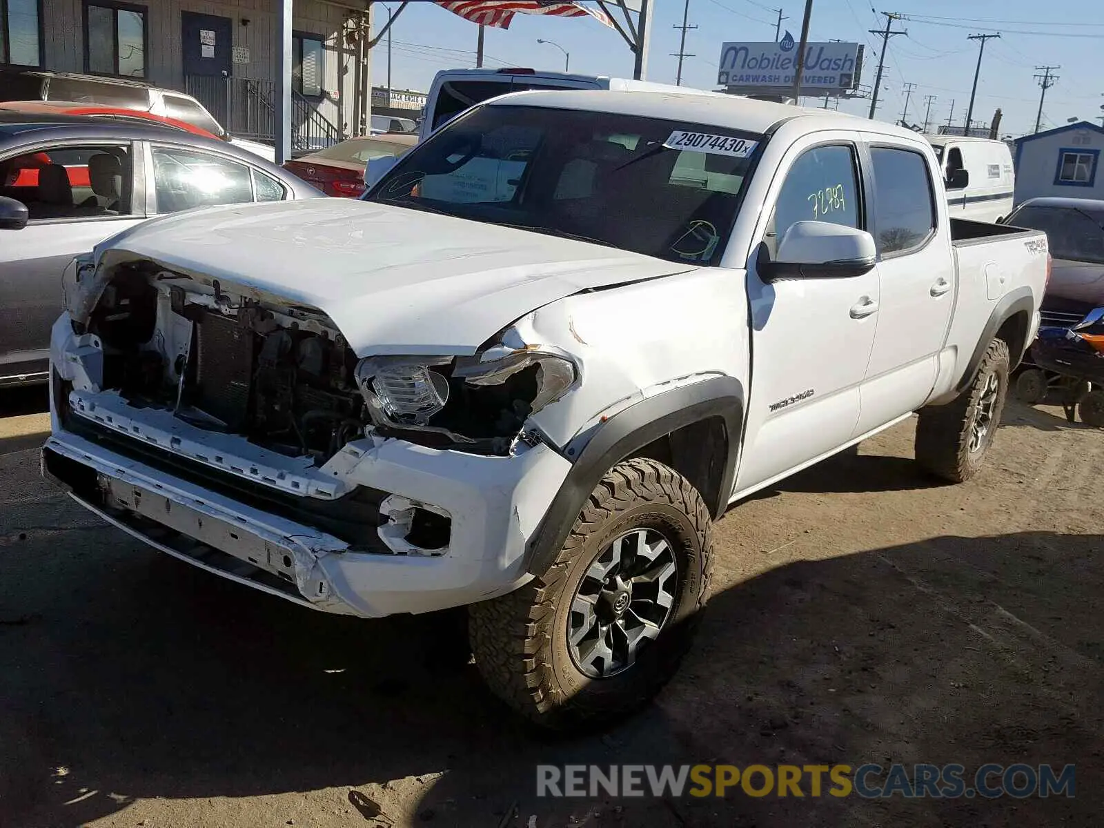 2 fotografías del automóvil dañado 3TMDZ5BN8HM028957 TOYOTA TACOMA DOU 2019