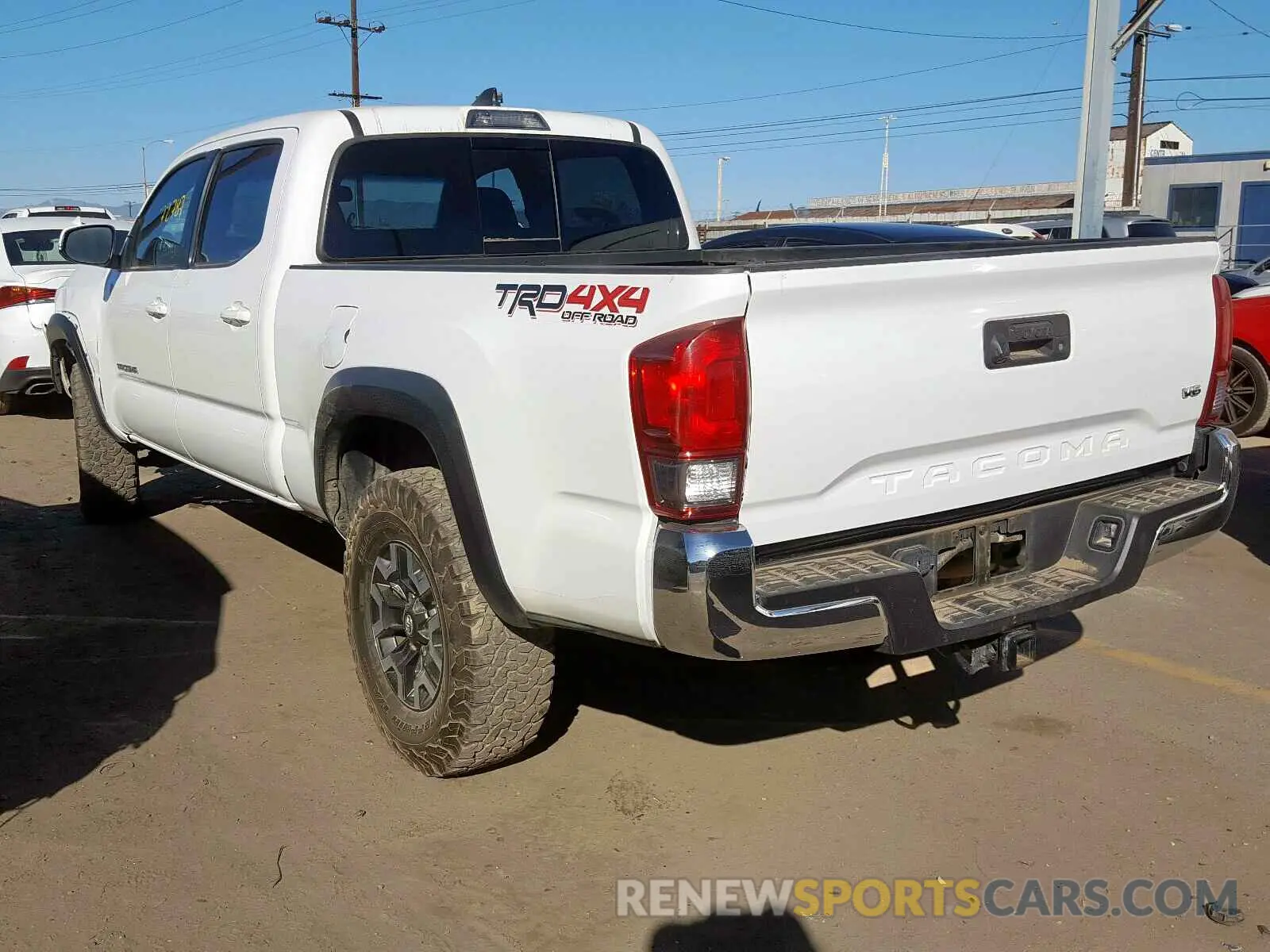 3 fotografías del automóvil dañado 3TMDZ5BN8HM028957 TOYOTA TACOMA DOU 2019