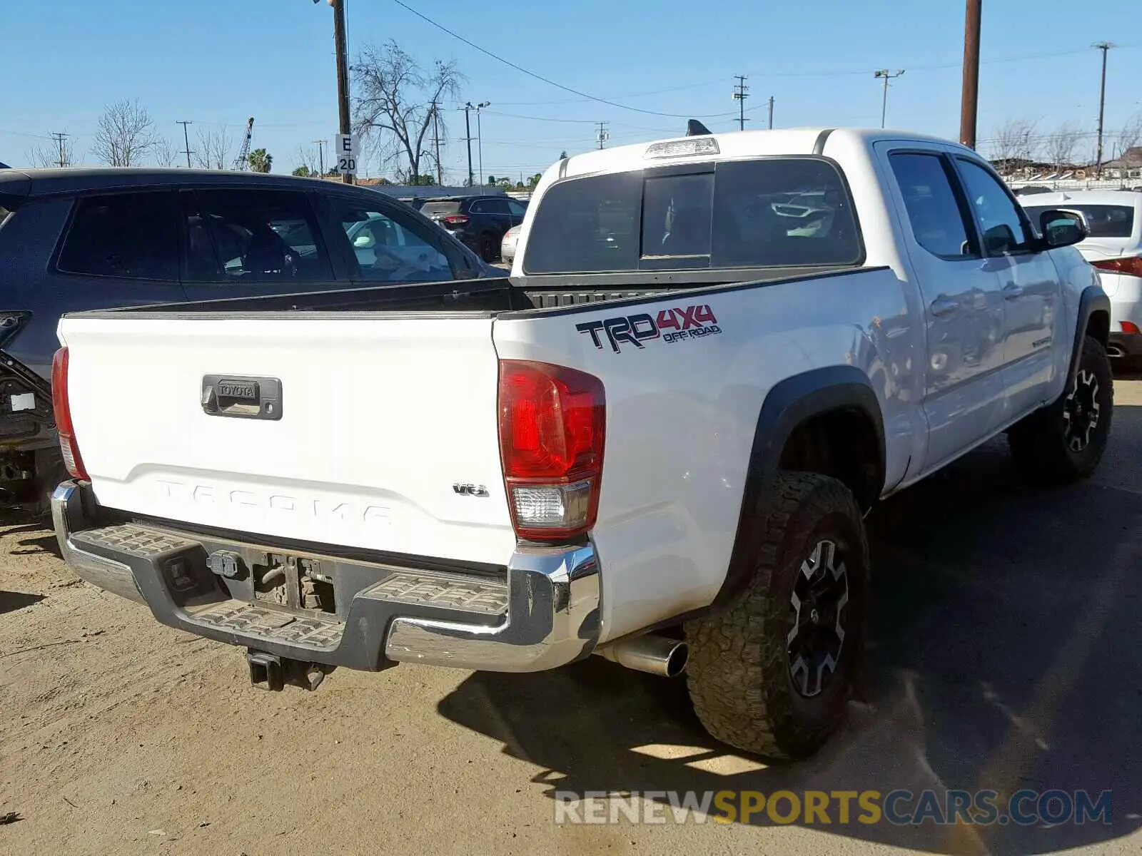 4 fotografías del automóvil dañado 3TMDZ5BN8HM028957 TOYOTA TACOMA DOU 2019