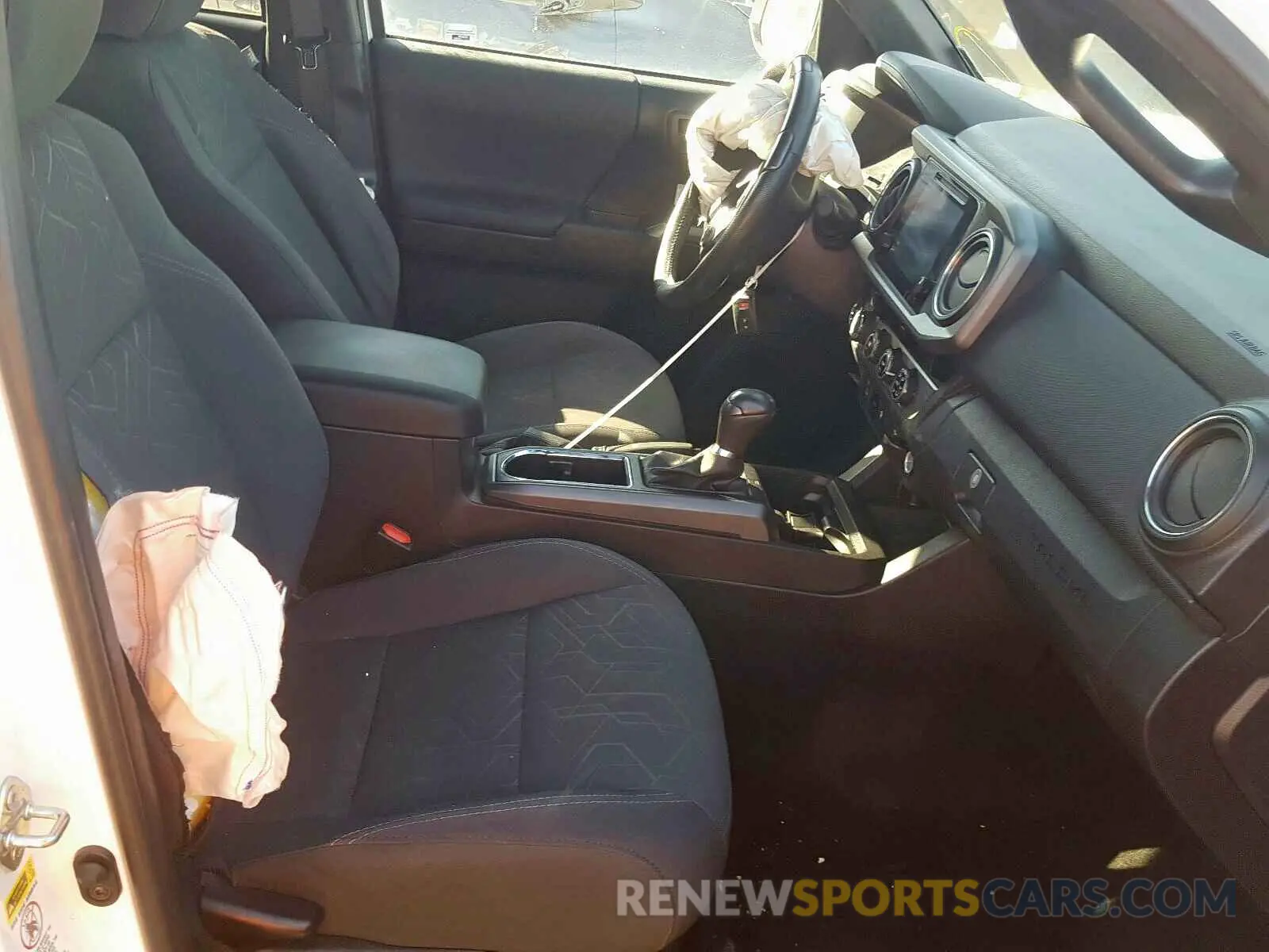 5 fotografías del automóvil dañado 3TMDZ5BN8HM028957 TOYOTA TACOMA DOU 2019