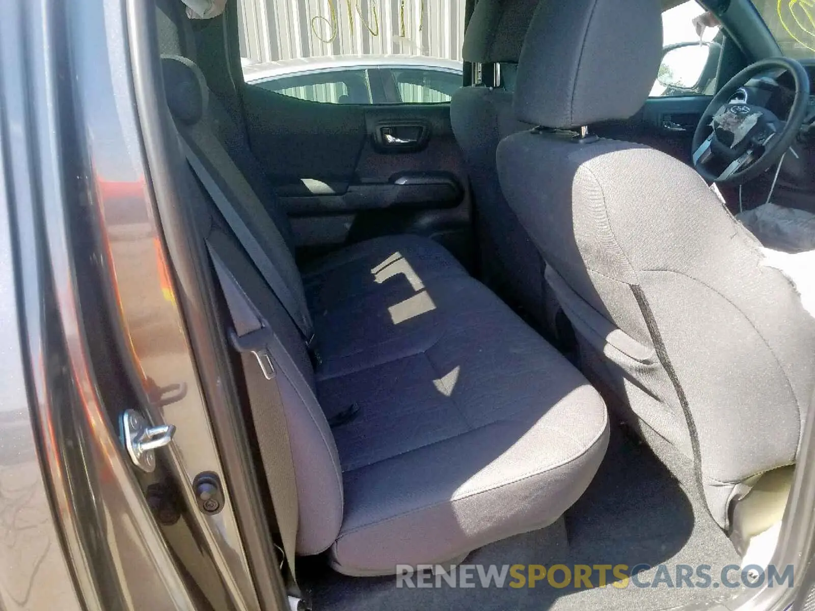 6 fotografías del automóvil dañado 3TMDZ5BN8KM067703 TOYOTA TACOMA DOU 2019