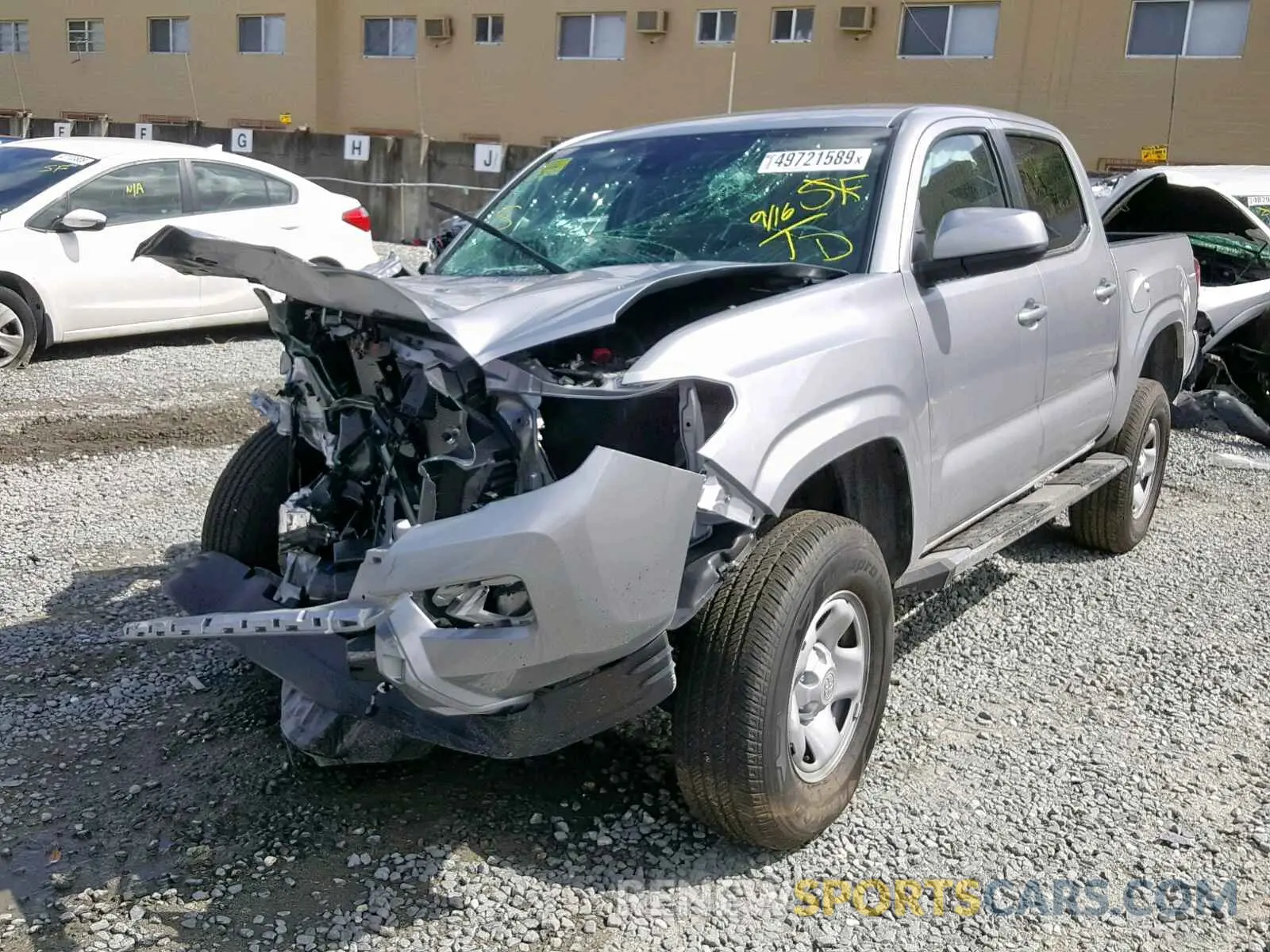 2 fotografías del automóvil dañado 5TFAX5GNXKX157916 TOYOTA TACOMA DOU 2019