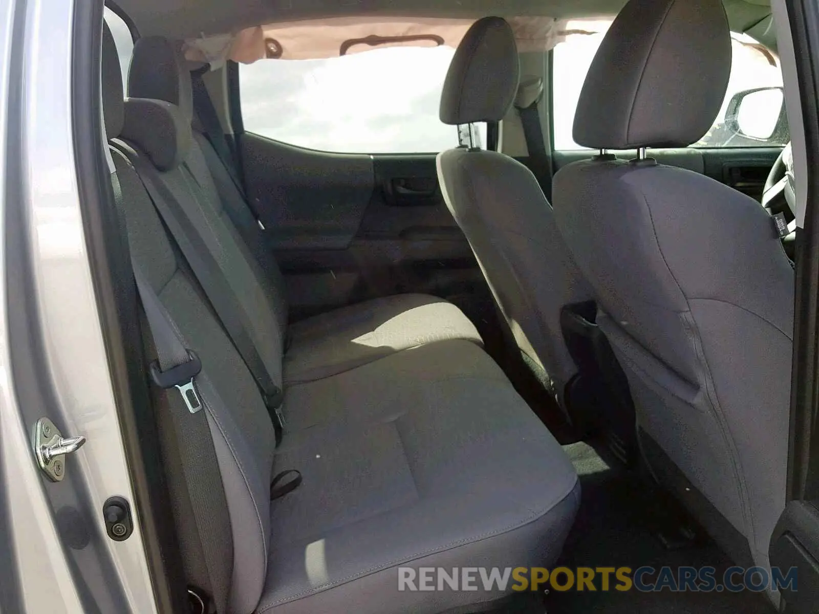 6 fotografías del automóvil dañado 5TFAX5GNXKX157916 TOYOTA TACOMA DOU 2019