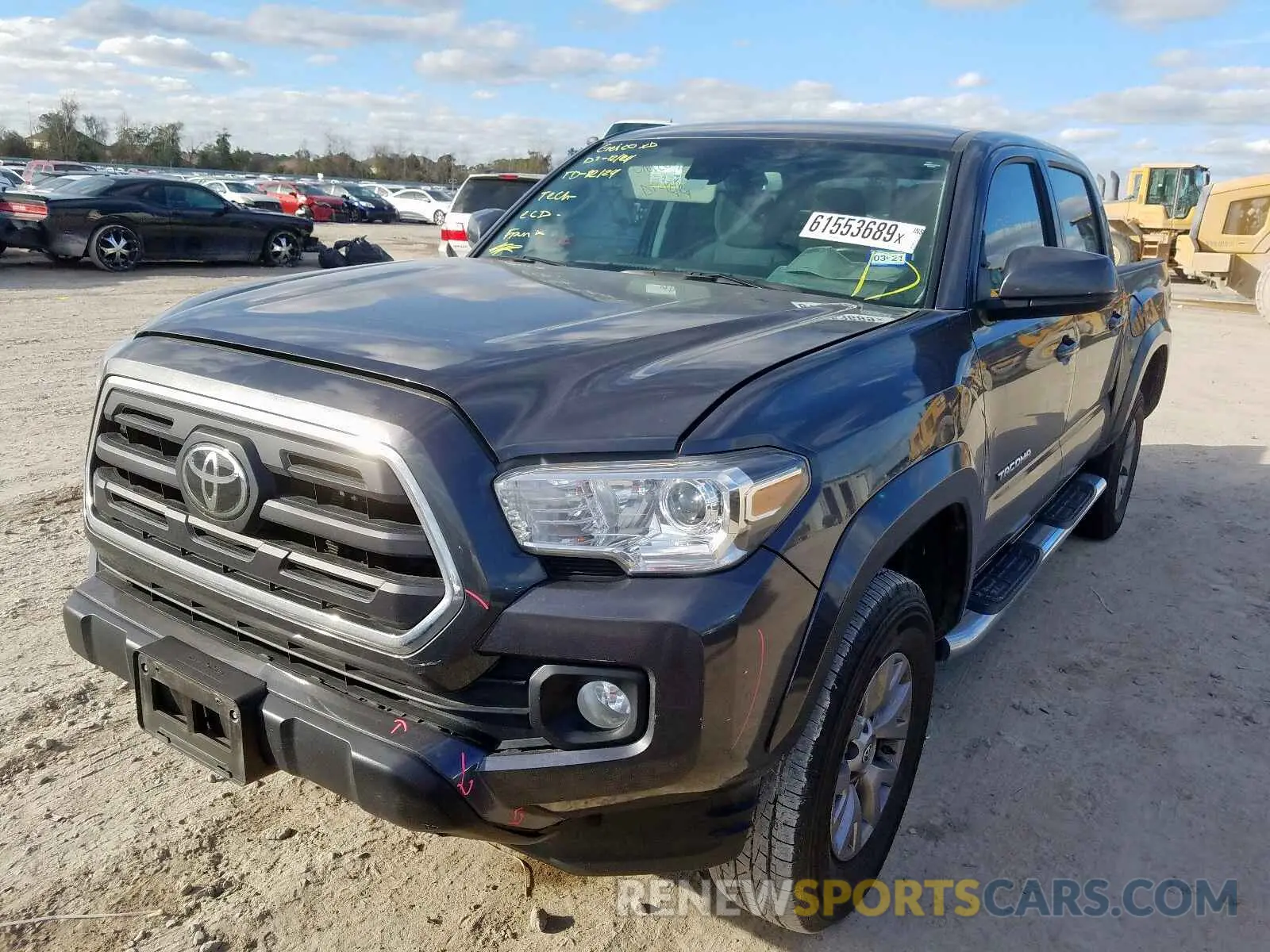 2 fotografías del automóvil dañado 5TFAZ5CN3KX078362 TOYOTA TACOMA DOU 2019