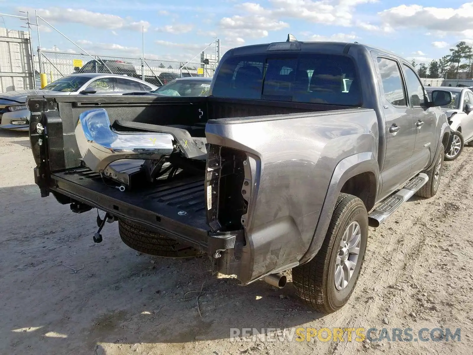 4 fotografías del automóvil dañado 5TFAZ5CN3KX078362 TOYOTA TACOMA DOU 2019