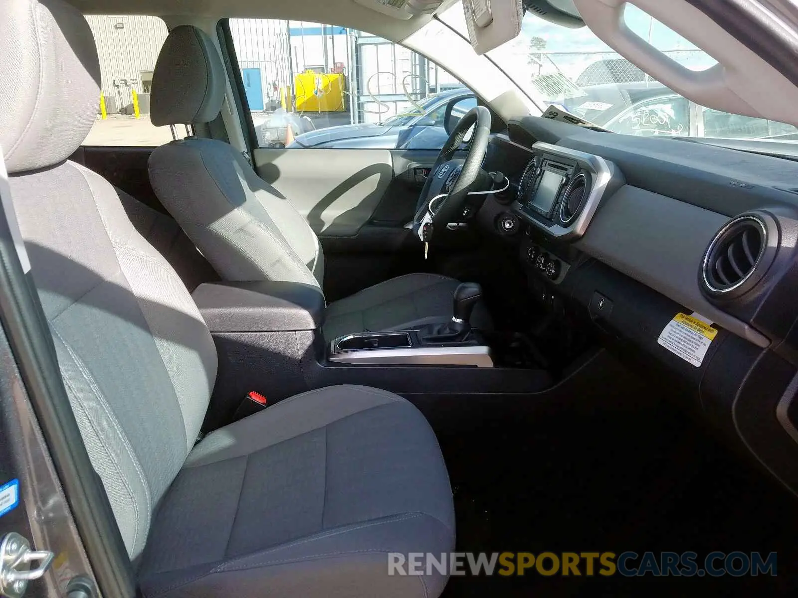 5 fotografías del automóvil dañado 5TFAZ5CN3KX078362 TOYOTA TACOMA DOU 2019