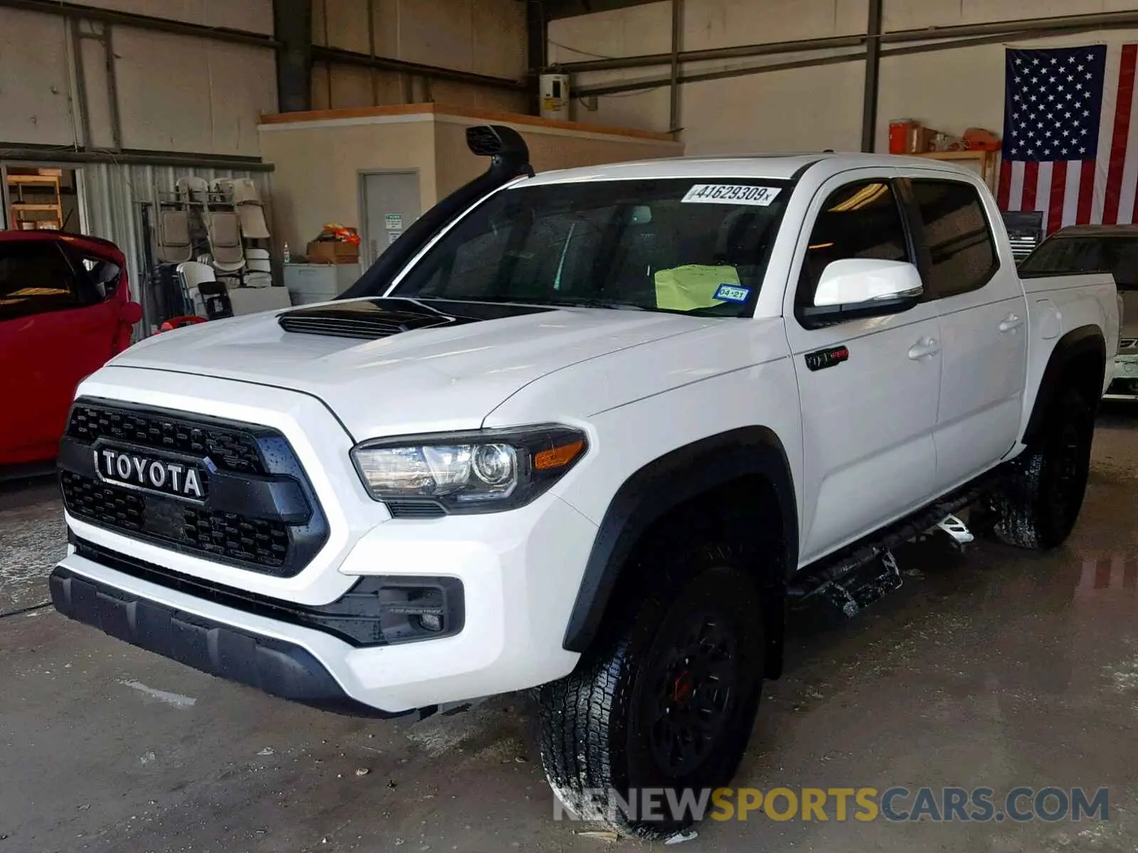 2 fotografías del automóvil dañado 5TFCZ5AN1KX175085 TOYOTA TACOMA DOU 2019