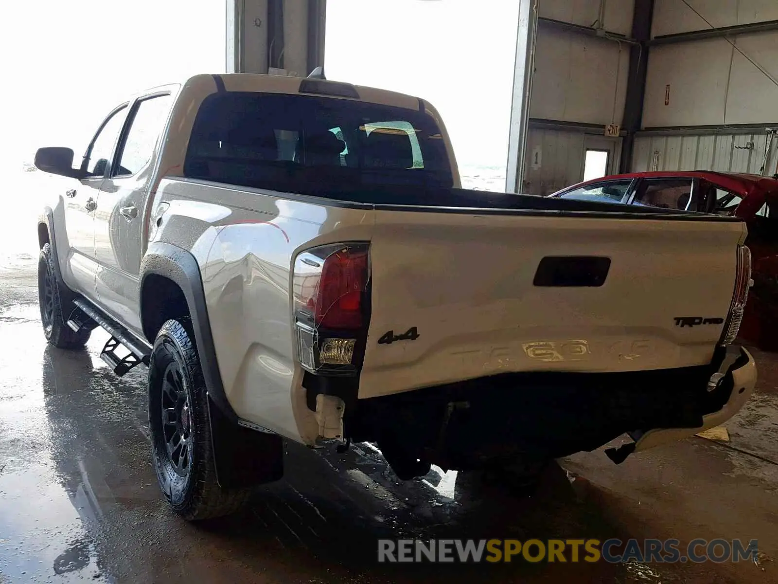 3 fotografías del automóvil dañado 5TFCZ5AN1KX175085 TOYOTA TACOMA DOU 2019