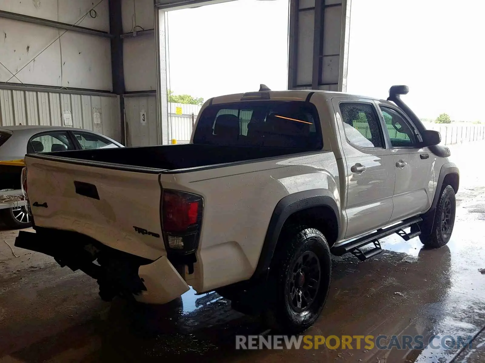 4 fotografías del automóvil dañado 5TFCZ5AN1KX175085 TOYOTA TACOMA DOU 2019