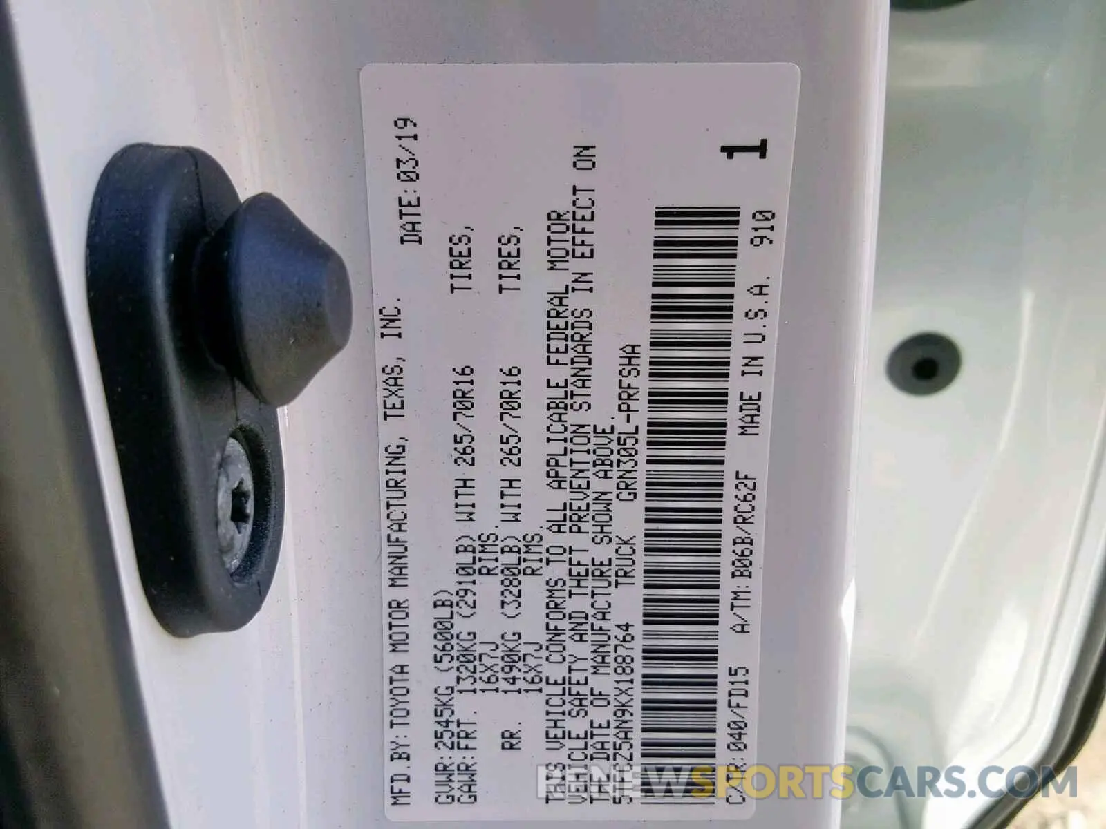 10 fotografías del automóvil dañado 5TFCZ5AN9KX188764 TOYOTA TACOMA DOU 2019