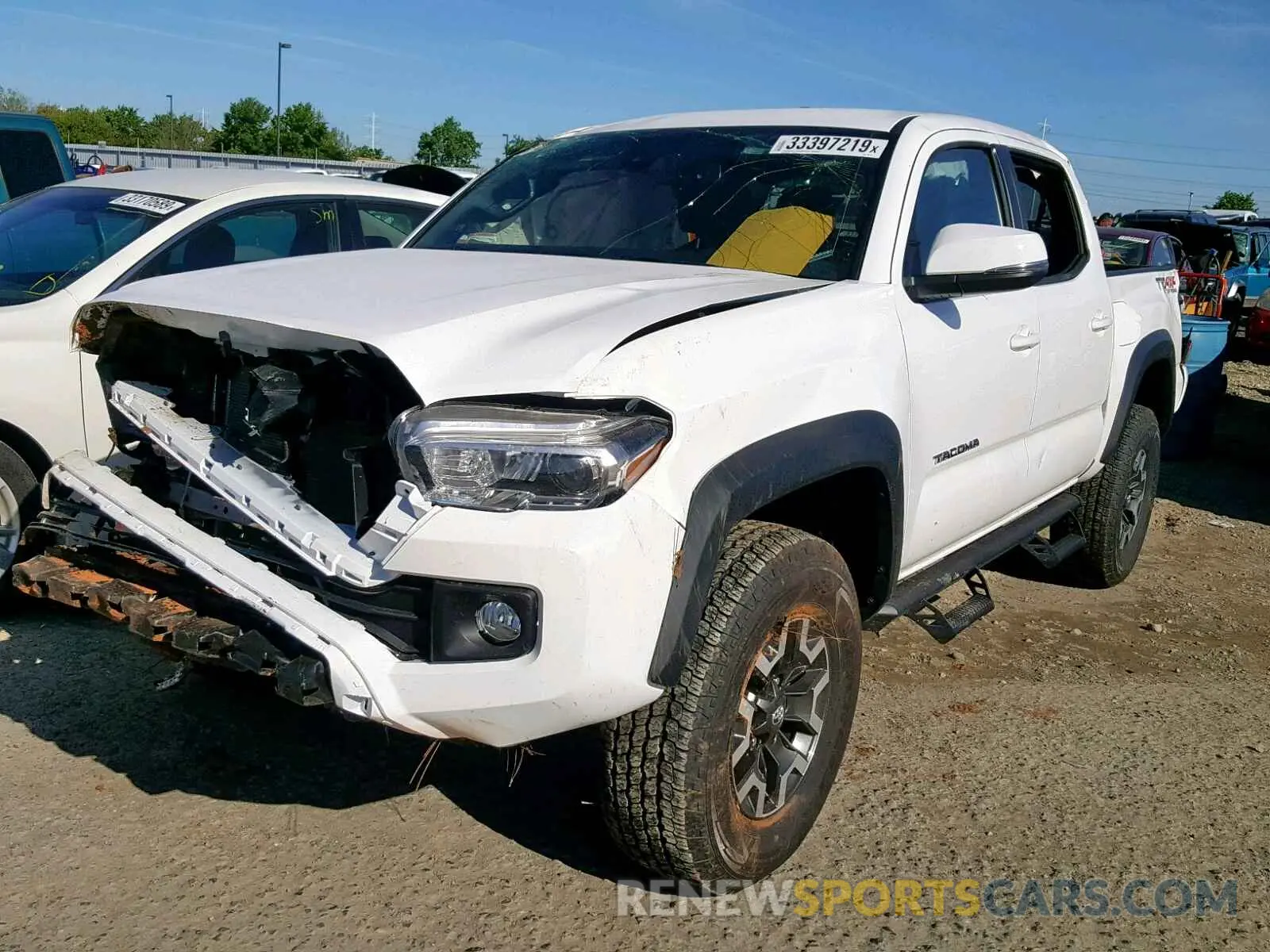 2 fotografías del automóvil dañado 5TFCZ5AN9KX188764 TOYOTA TACOMA DOU 2019