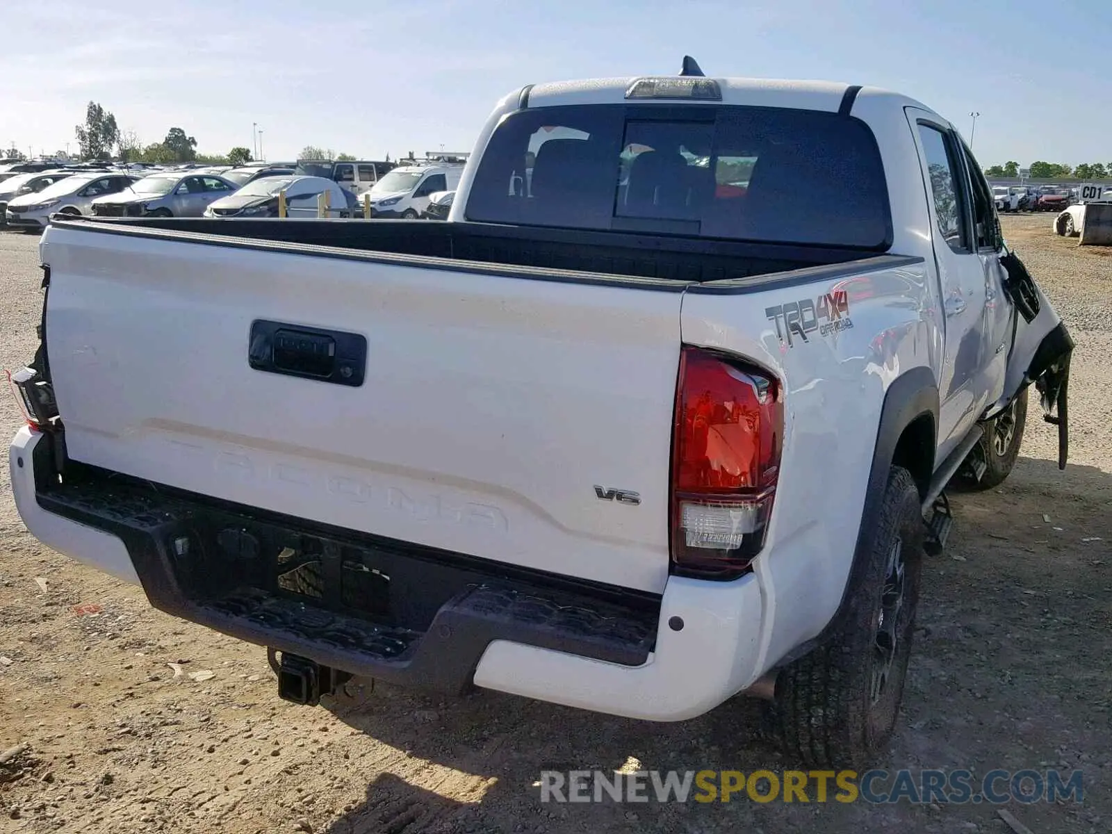 4 fotografías del automóvil dañado 5TFCZ5AN9KX188764 TOYOTA TACOMA DOU 2019